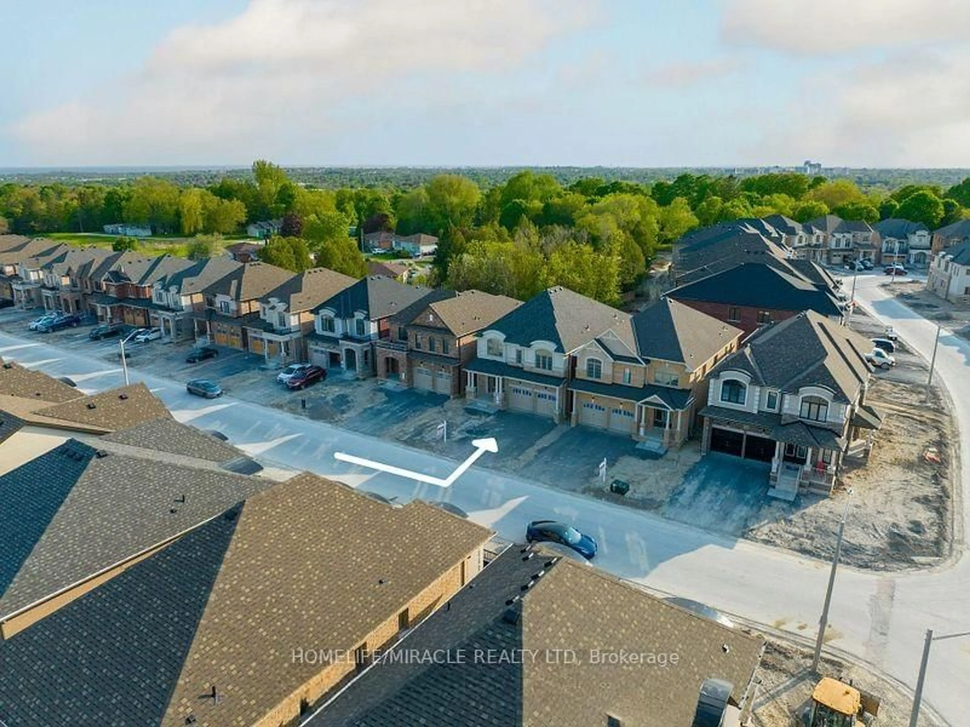 A pic from outside/outdoor area/front of a property/back of a property/a pic from drone, mountain view for 1210 Shankel Rd, Oshawa Ontario L1K 3G2