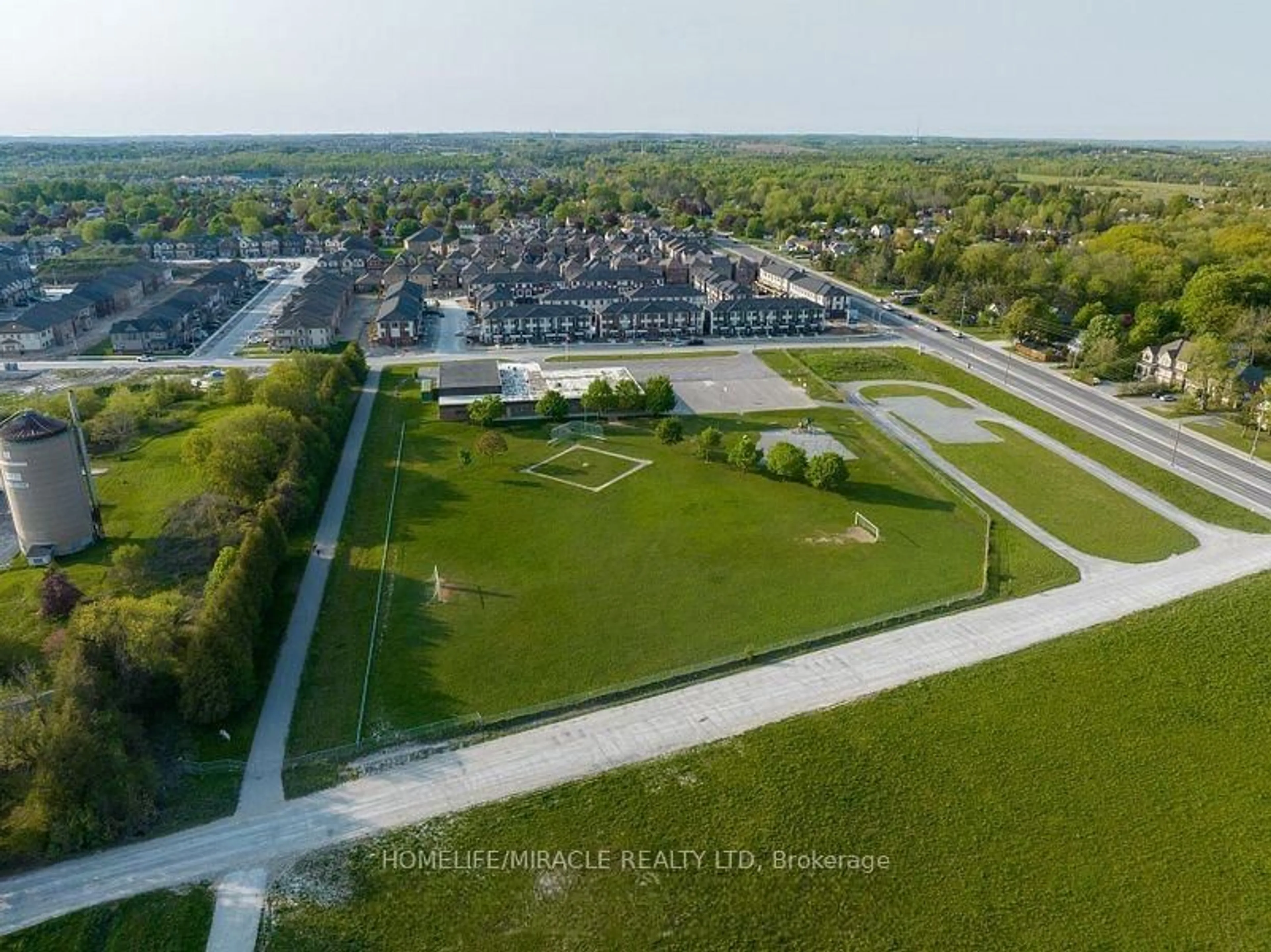 A pic from outside/outdoor area/front of a property/back of a property/a pic from drone, street for 1210 Shankel Rd, Oshawa Ontario L1K 3G2