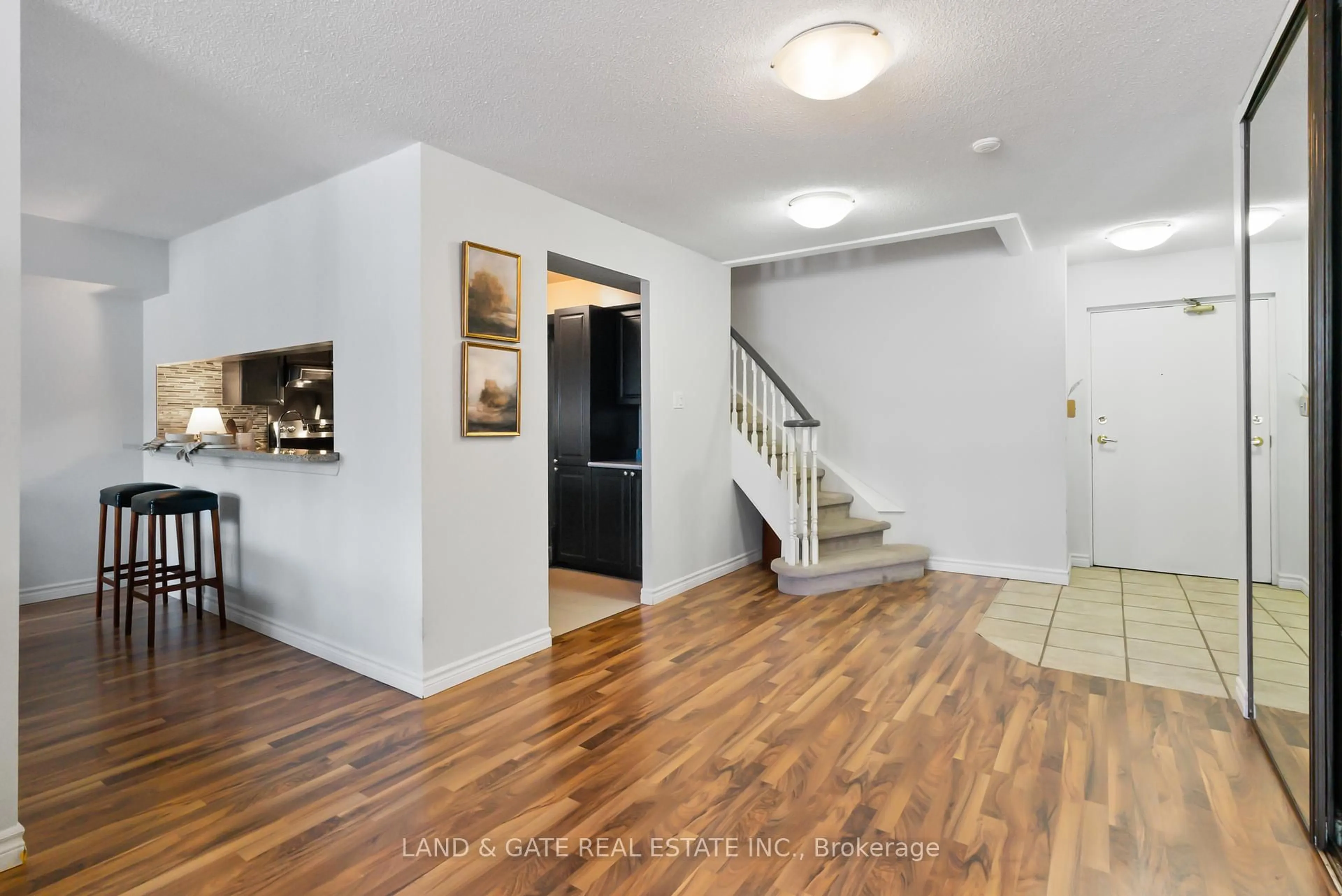 Indoor entryway for 25 Cumberland Lane #112, Ajax Ontario L1S 7K1