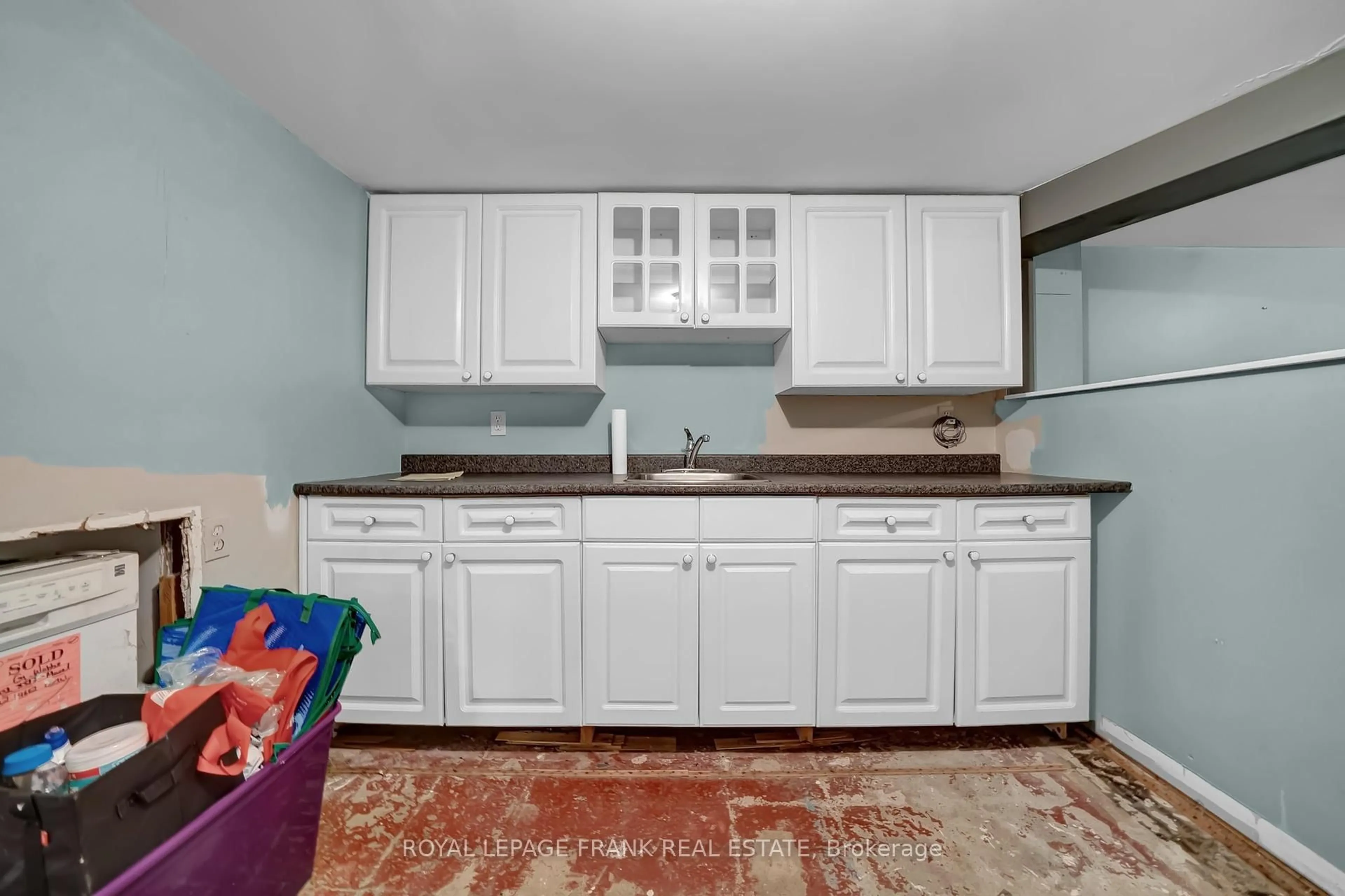 Standard kitchen, ceramic/tile floor for 1994 Glendale Dr, Pickering Ontario L1V 1V7