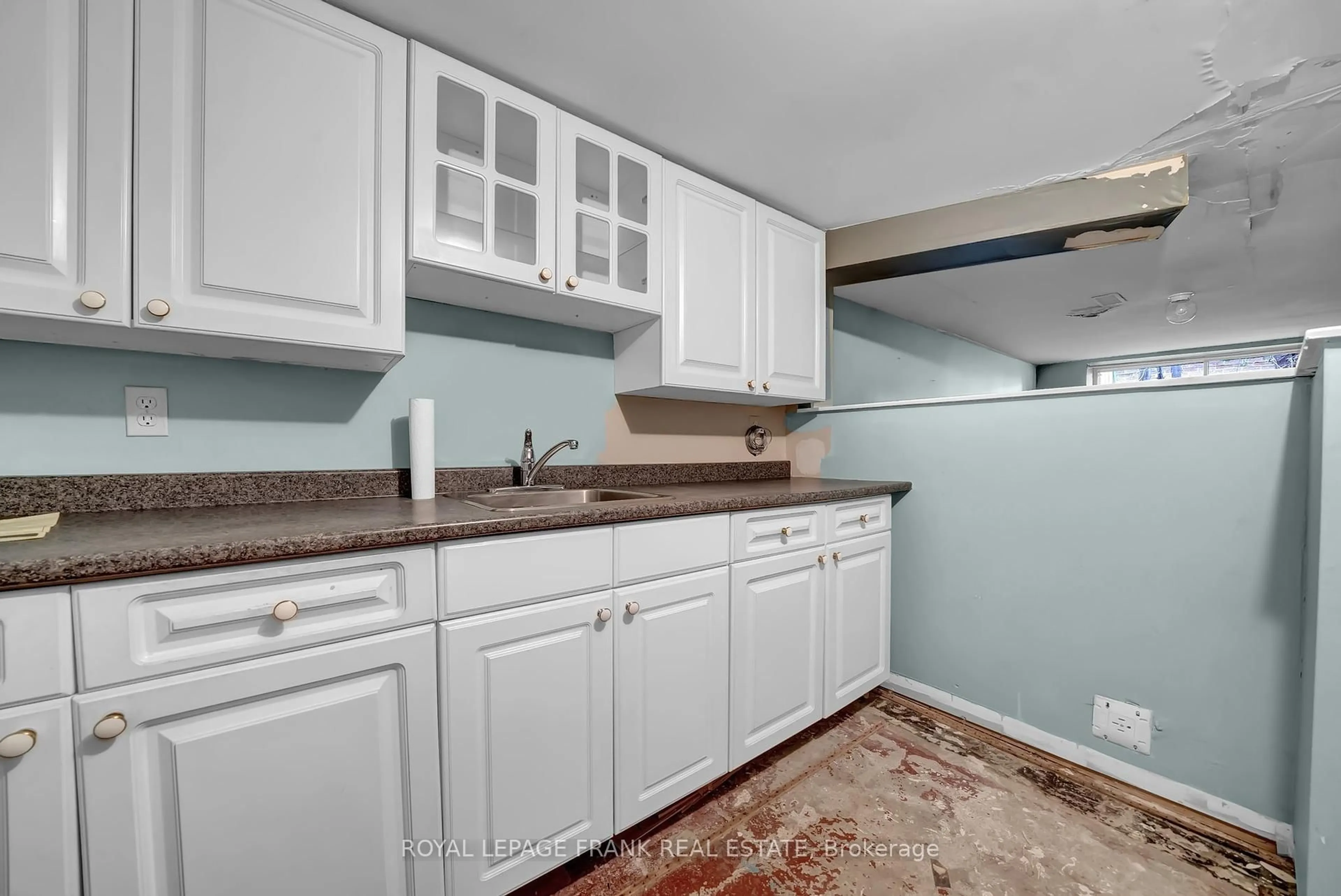 Standard kitchen, ceramic/tile floor for 1994 Glendale Dr, Pickering Ontario L1V 1V7