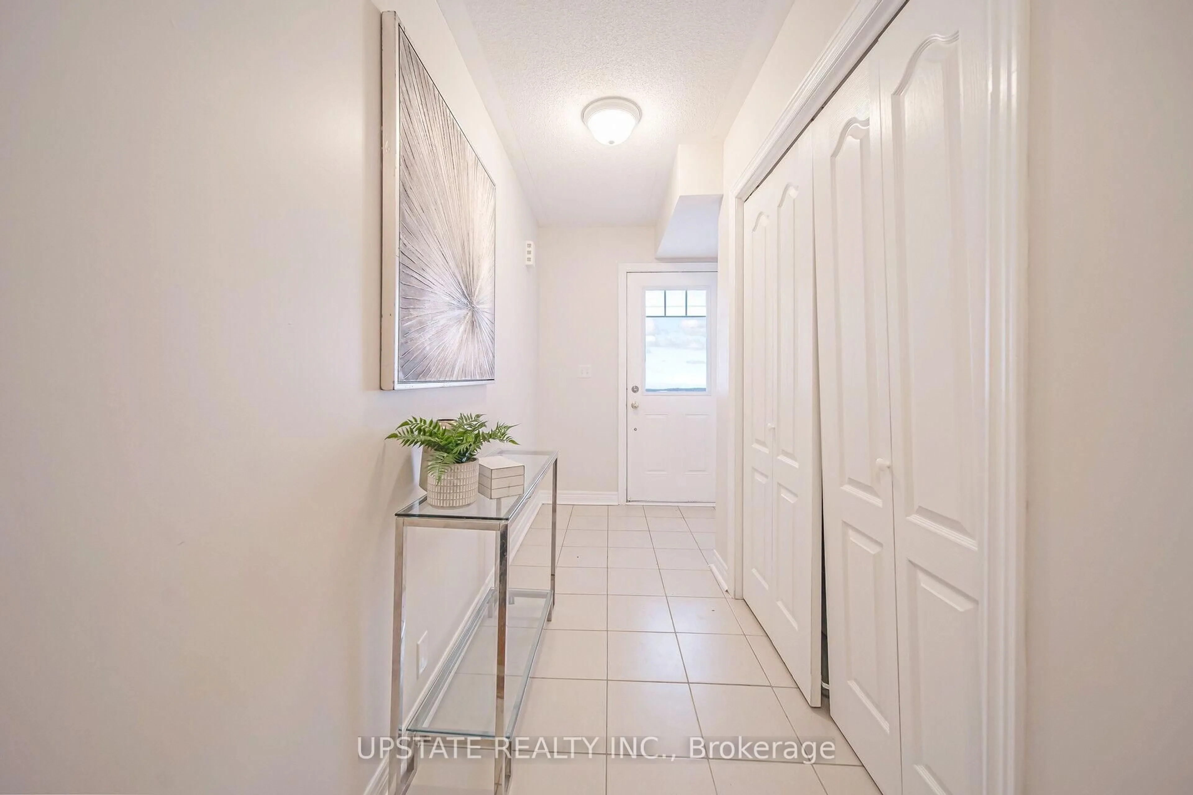 Indoor entryway for 1773 Carousel Dr, Pickering Ontario L1X 2R2