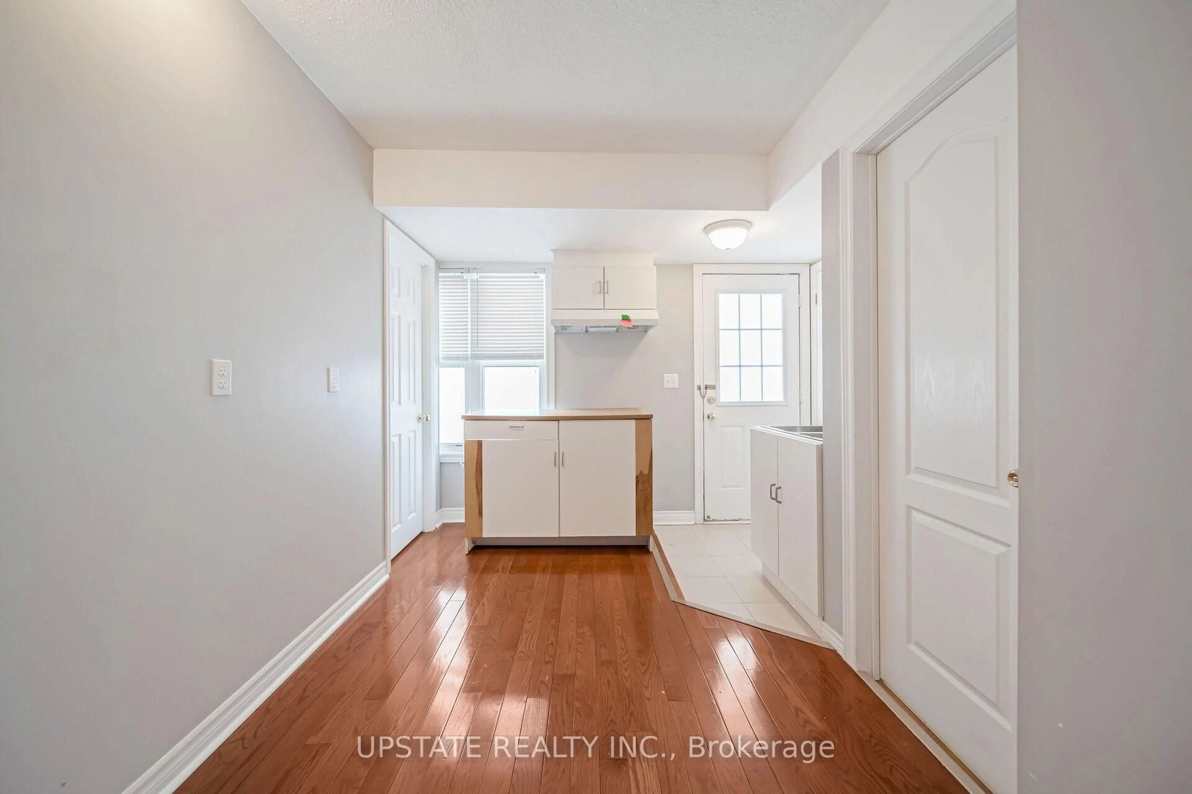 Indoor entryway for 1773 Carousel Dr, Pickering Ontario L1X 2R2