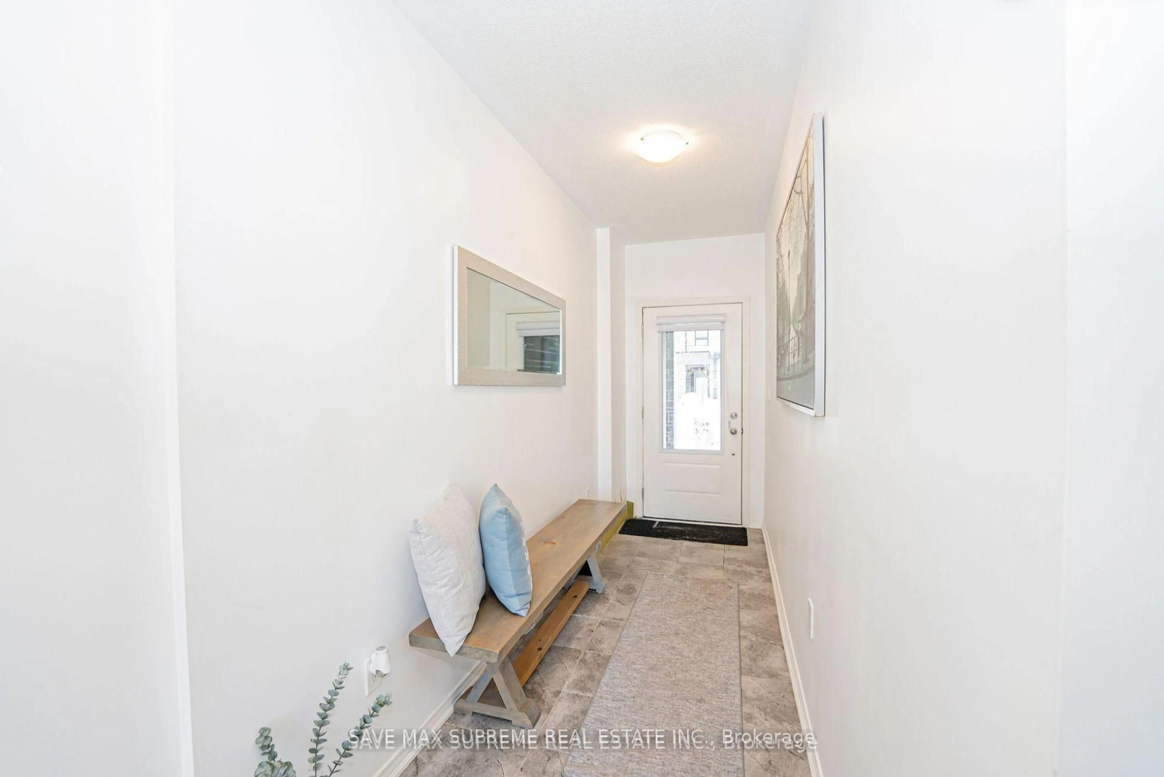 Indoor entryway for 1397 Coral Springs Path, Oshawa Ontario L1K 3G1