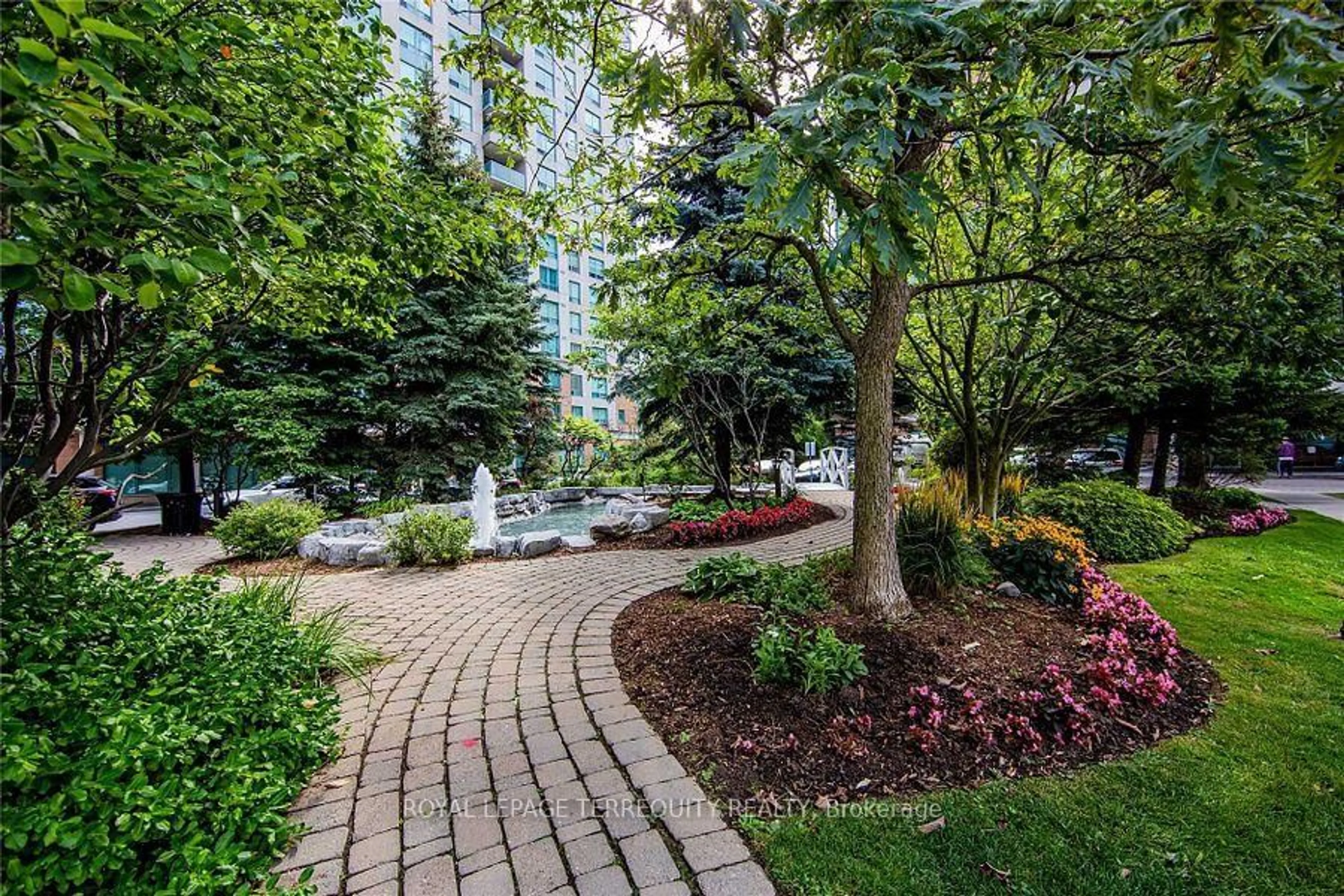 Patio, street for 125 Omni Dr #1232, Toronto Ontario M1P 5A9