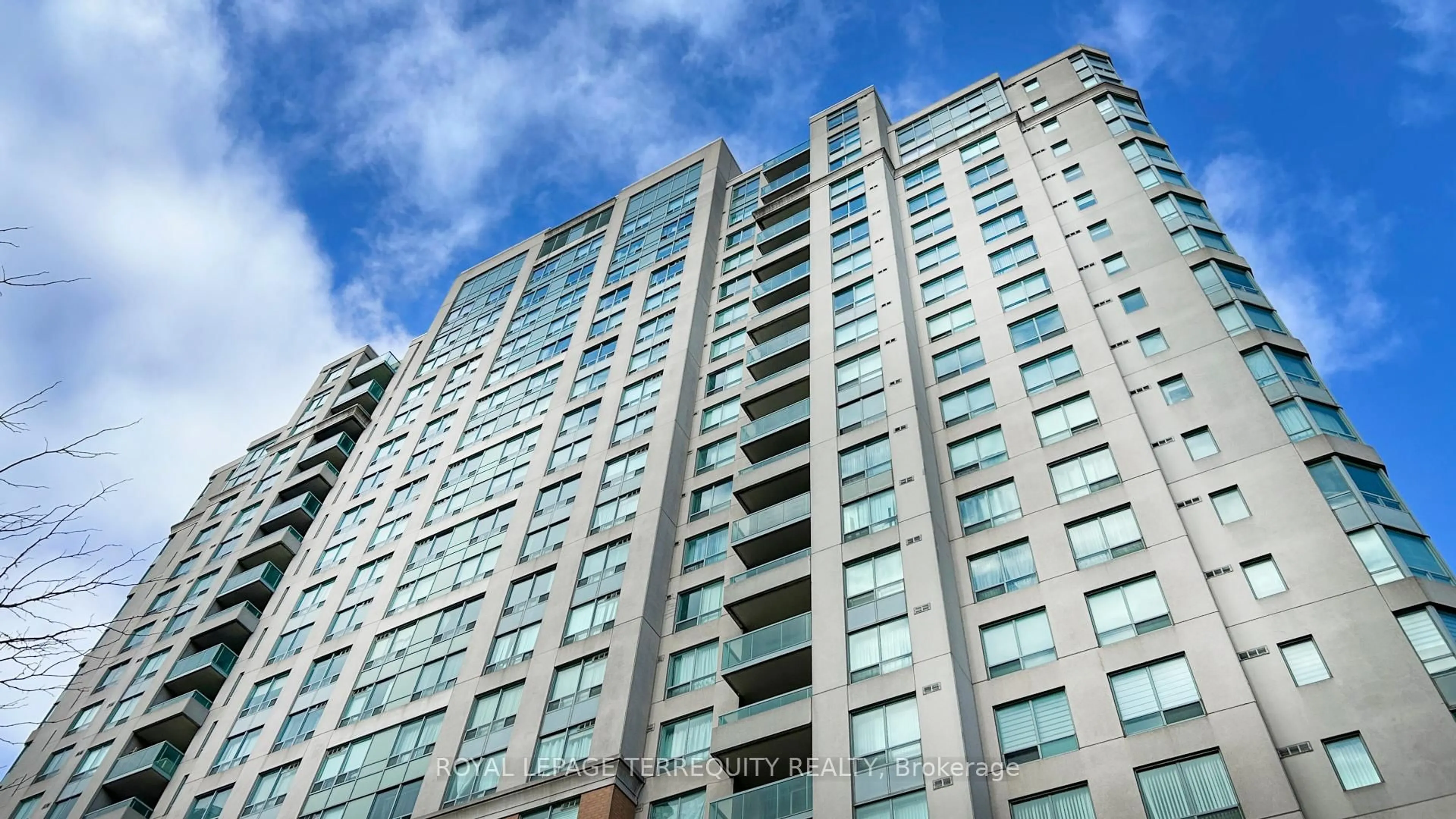 Patio, building for 125 Omni Dr #1232, Toronto Ontario M1P 5A9