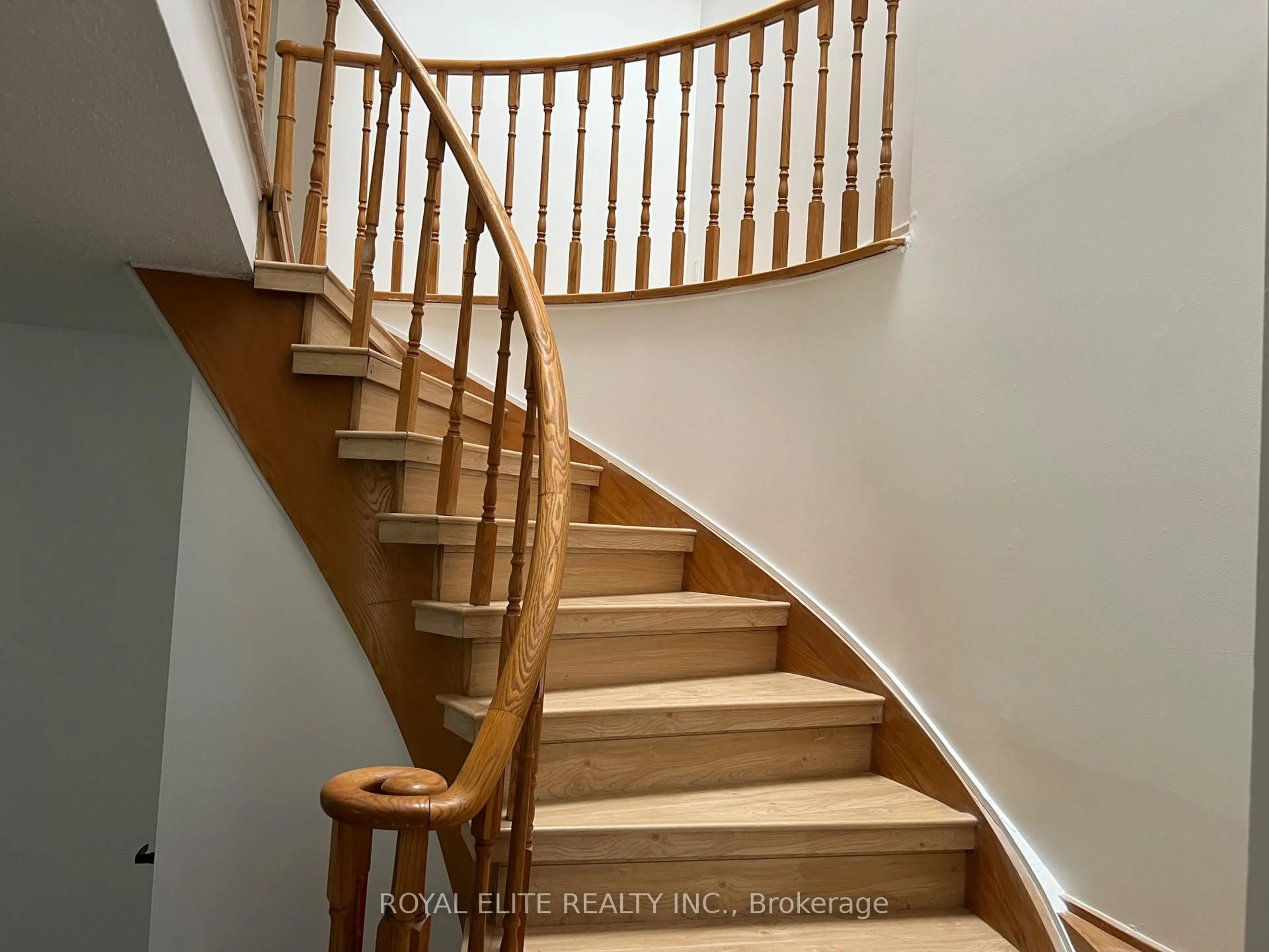 Stairs for 6 Belinda Sq, Toronto Ontario M1W 3M2