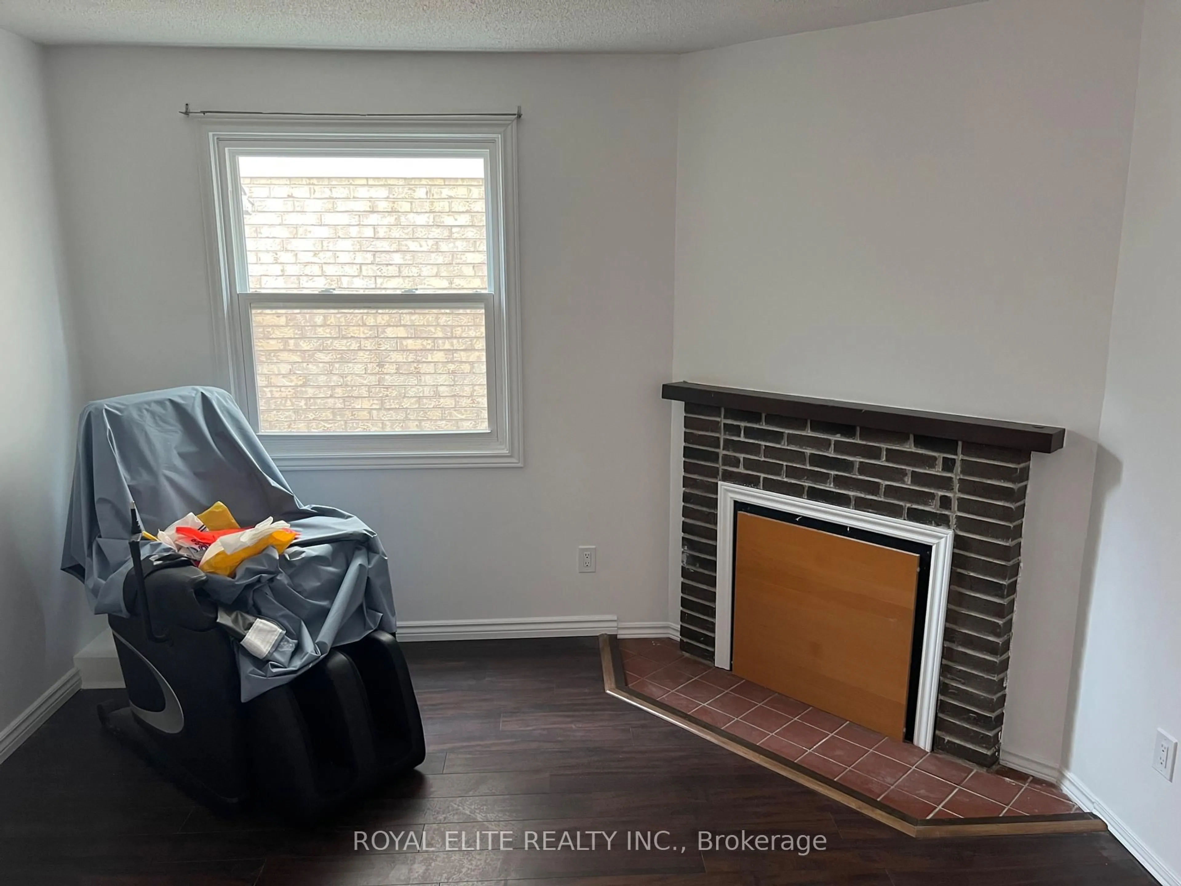 A pic of a room for 6 Belinda Sq, Toronto Ontario M1W 3M2