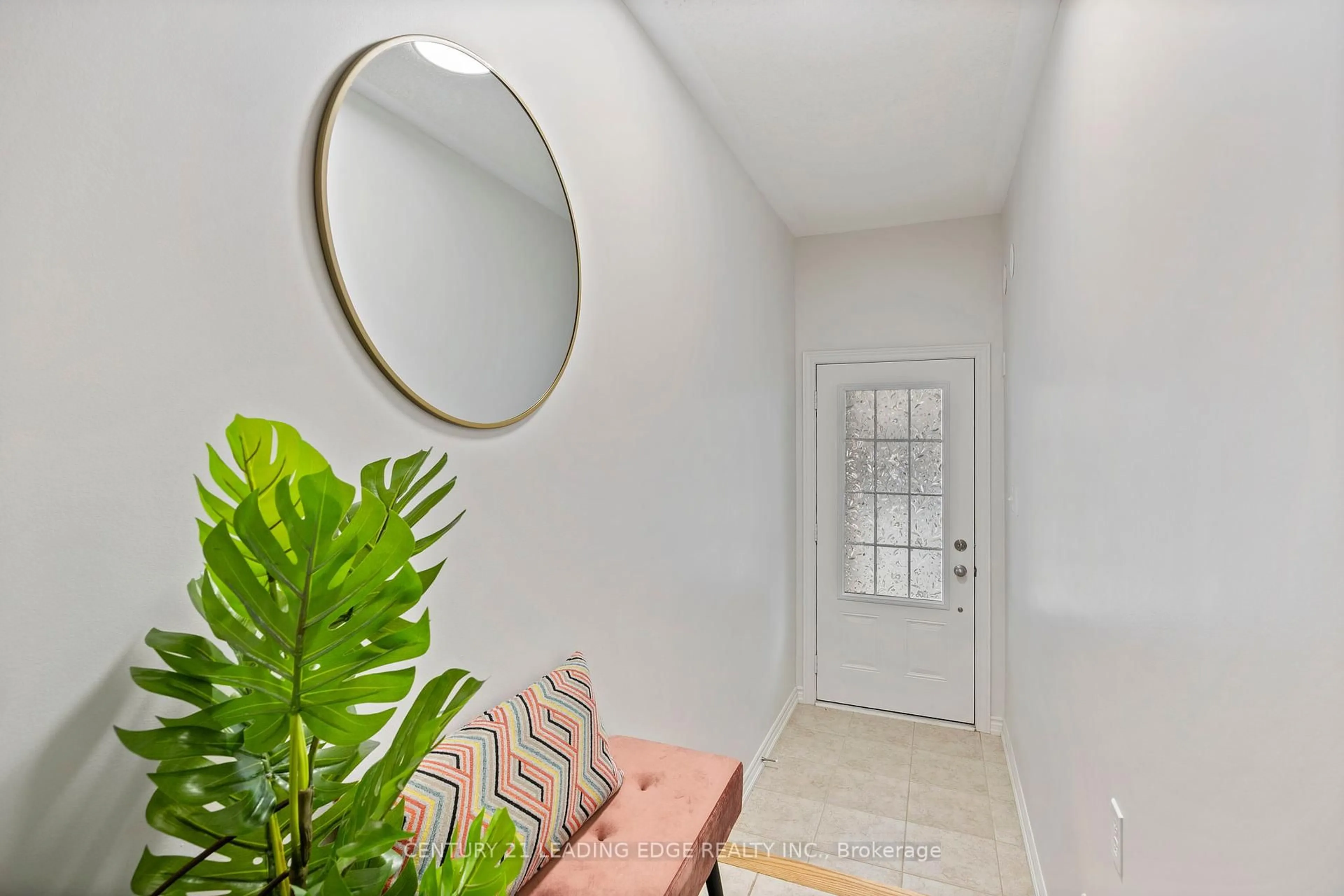 Indoor entryway for 44 Filly Path, Oshawa Ontario L1L 0H4