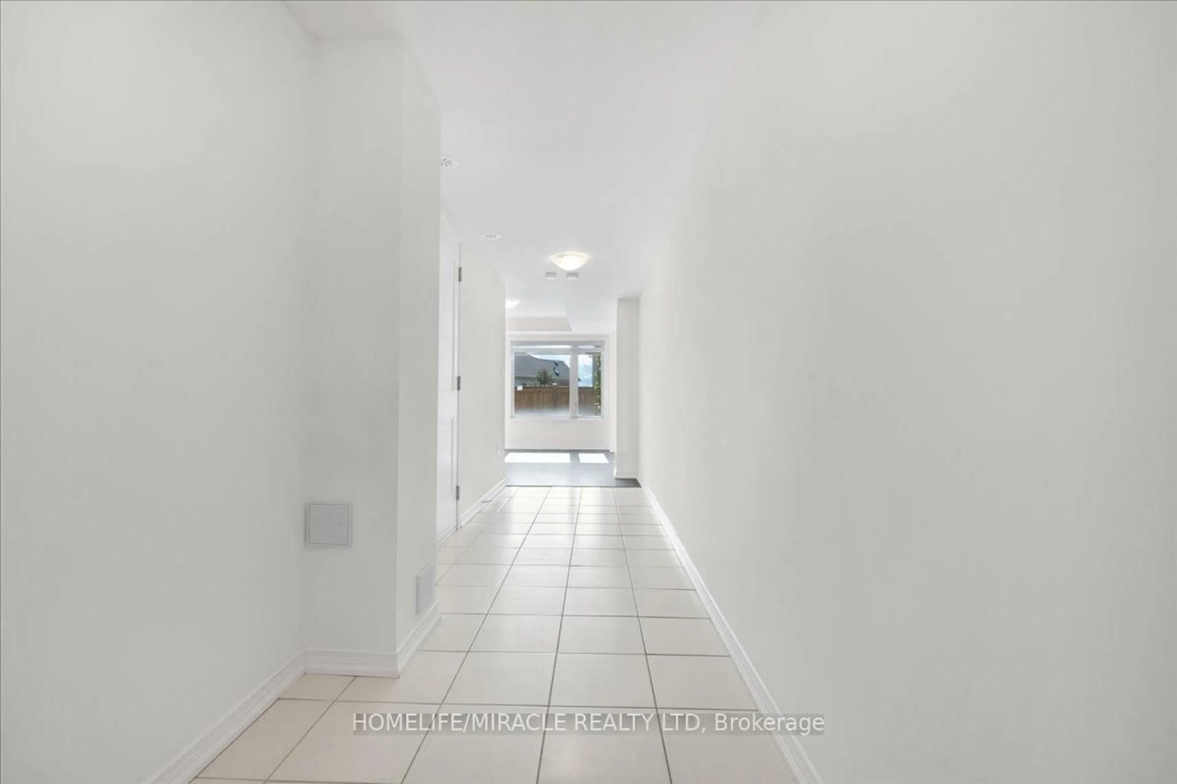 Indoor foyer for 1392 Coral Springs Path, Oshawa Ontario L1K 3G1