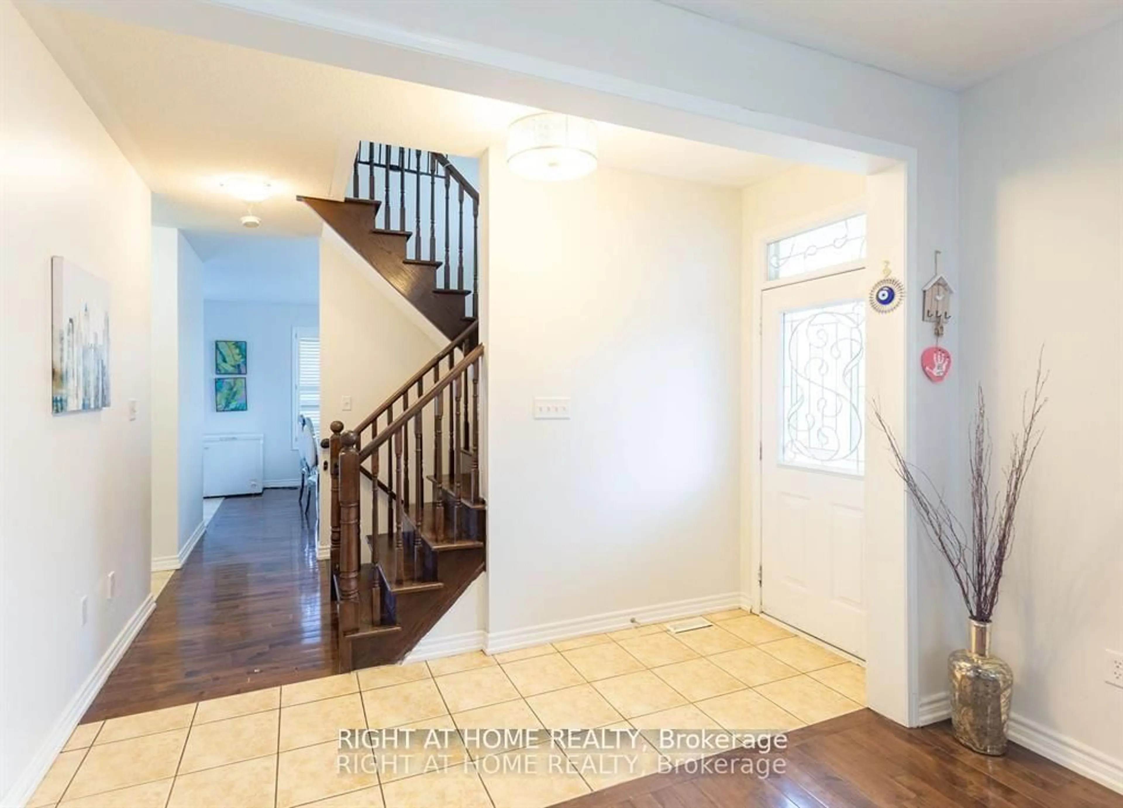 Indoor entryway for 62 Antelope Dr, Toronto Ontario M1B 6K5