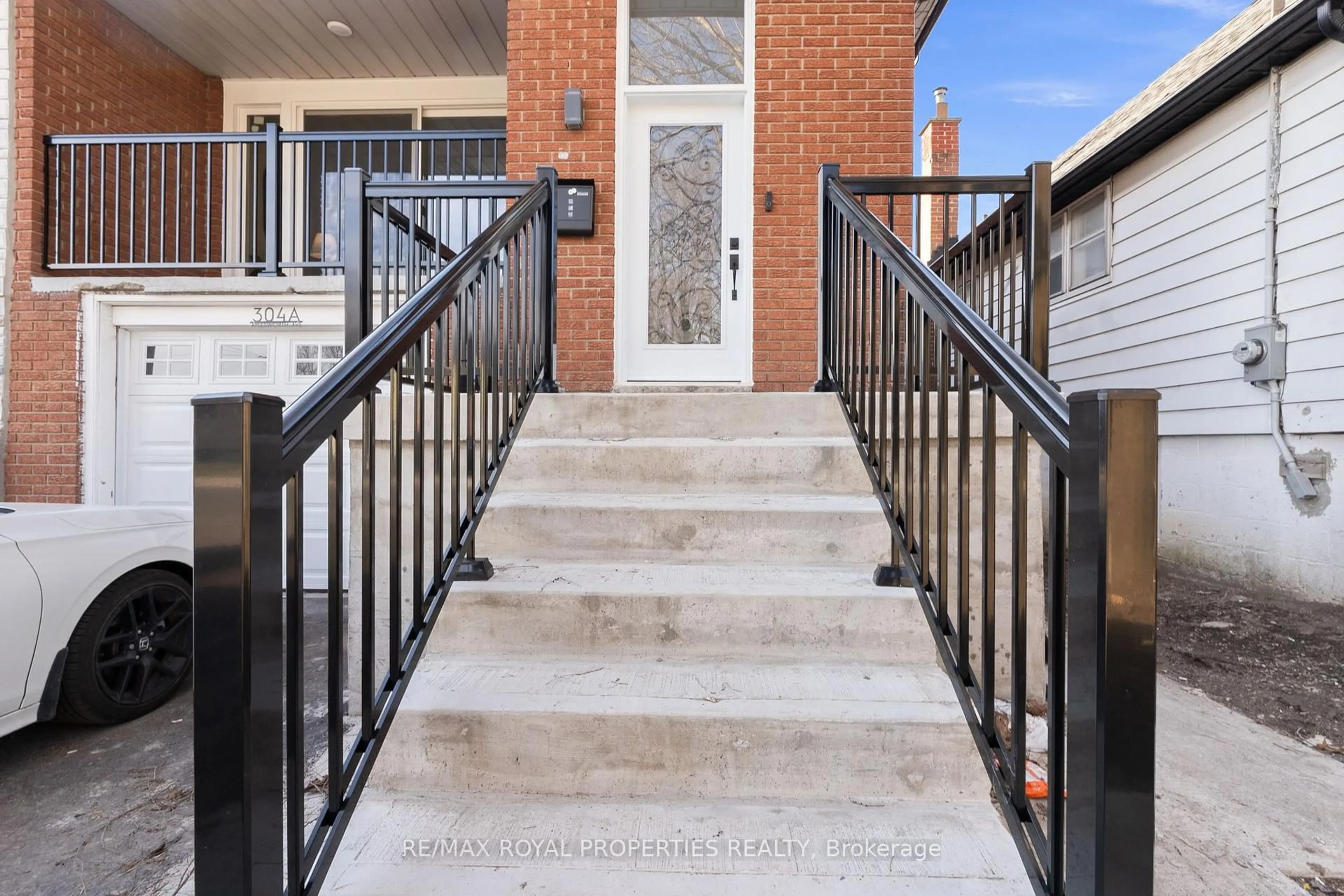 Stairs for 304A Aylesworth Ave #ON, Toronto Ontario M1N 2K2