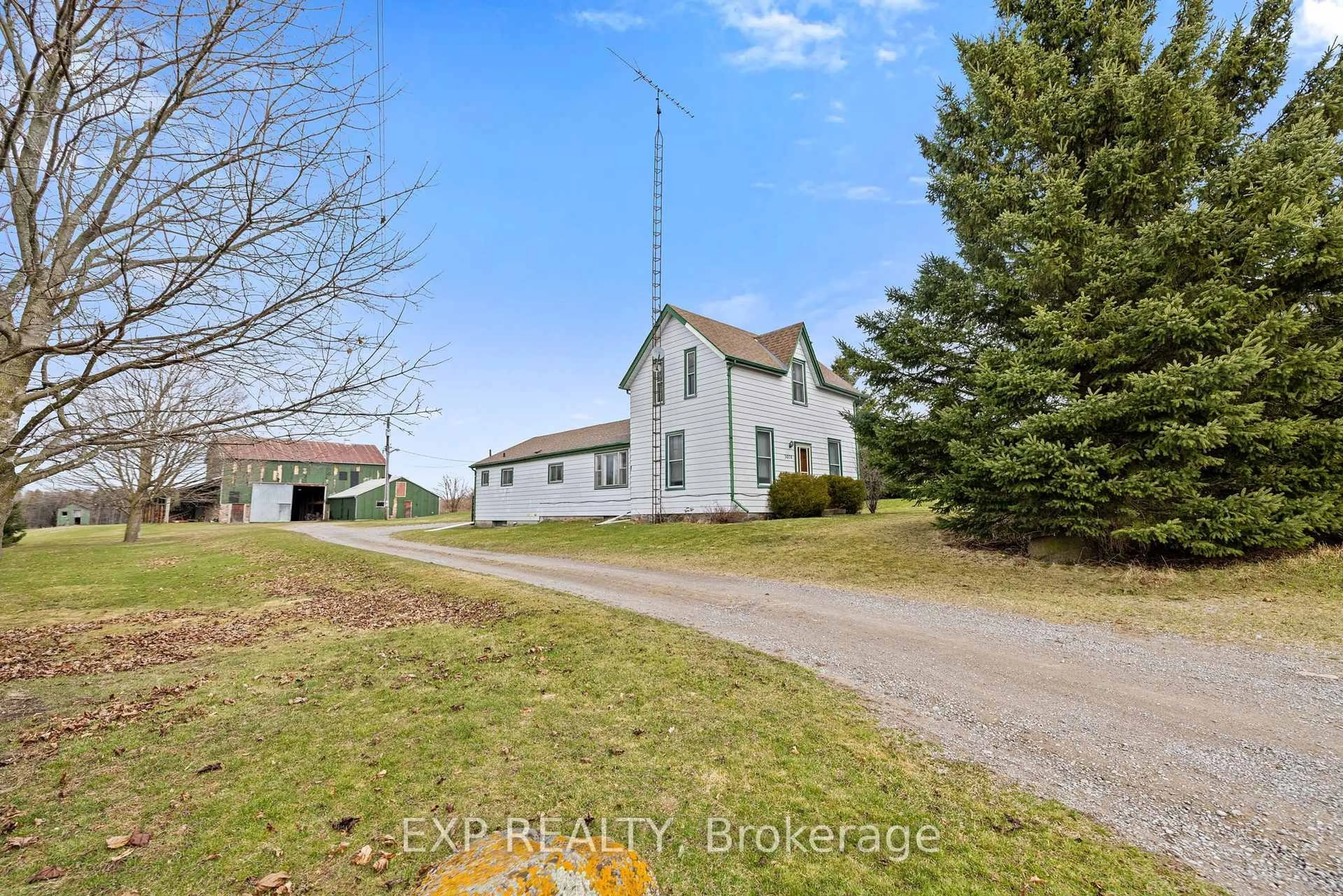 A pic from outside/outdoor area/front of a property/back of a property/a pic from drone, building for 3070 Taunton Rd, Clarington Ontario L1C 7A6