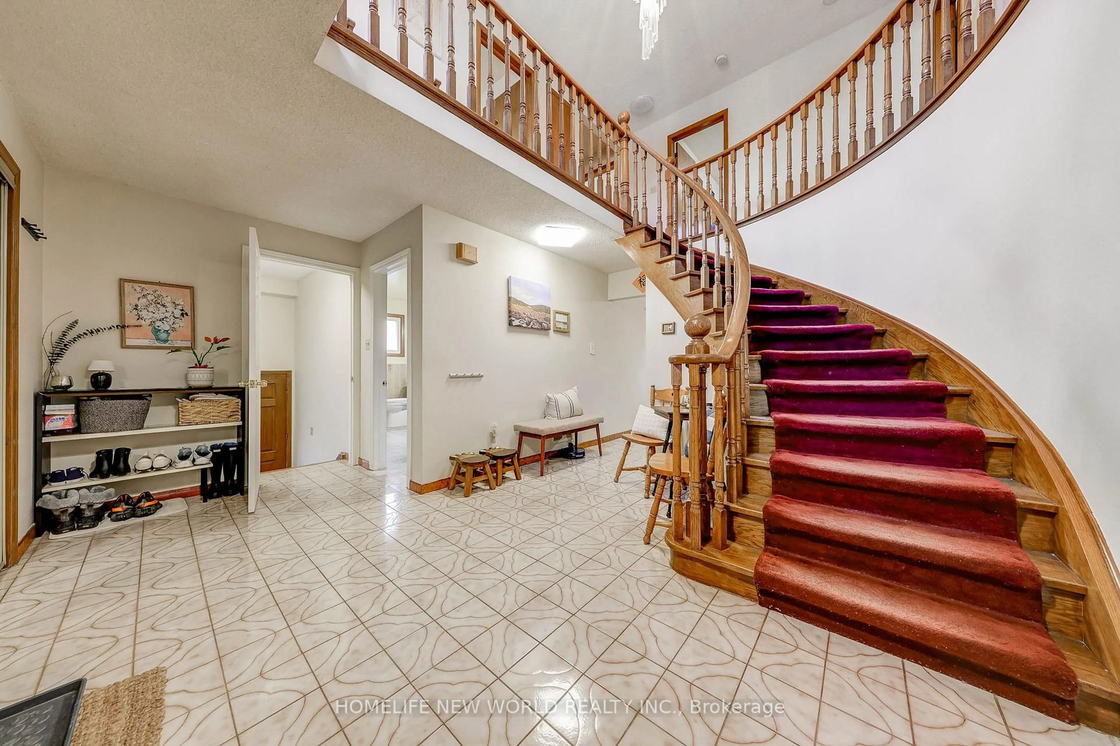 Indoor foyer for 3435 Ellesmere Rd, Toronto Ontario M1C 1H2