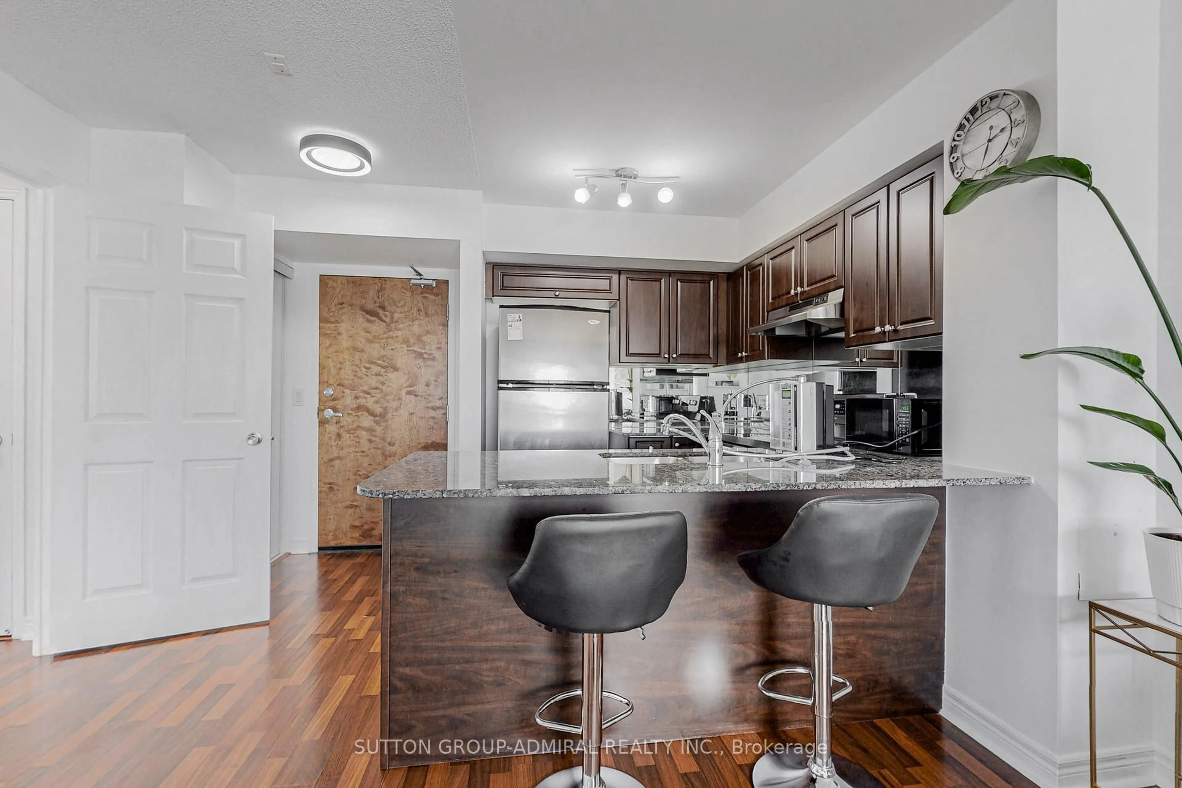 Open concept kitchen, wood/laminate floor for 60 Fairfax Cres #231, Toronto Ontario M1L 0E1