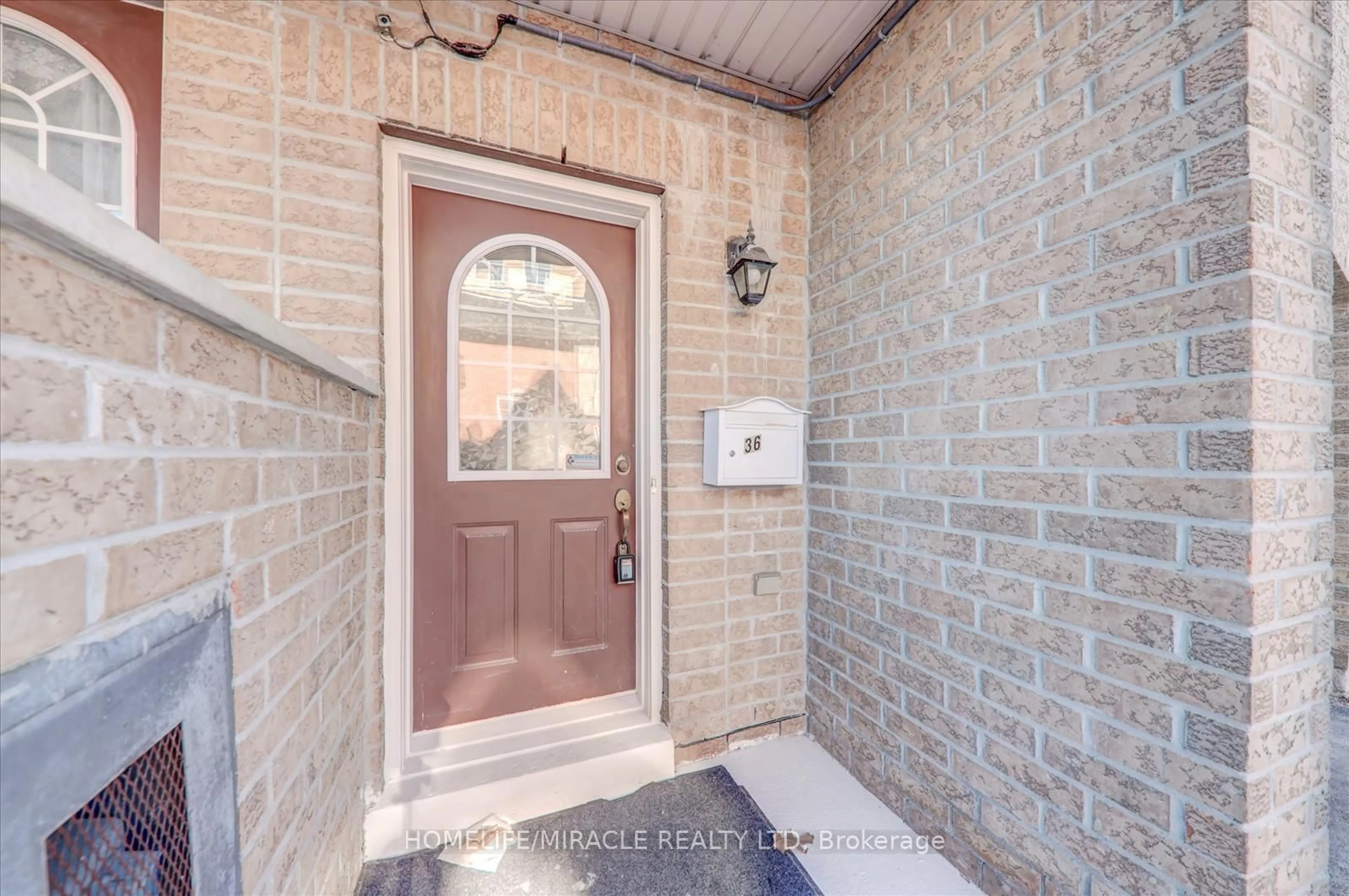 Indoor entryway for 36 Jenkinson Way, Toronto Ontario M1P 5H4