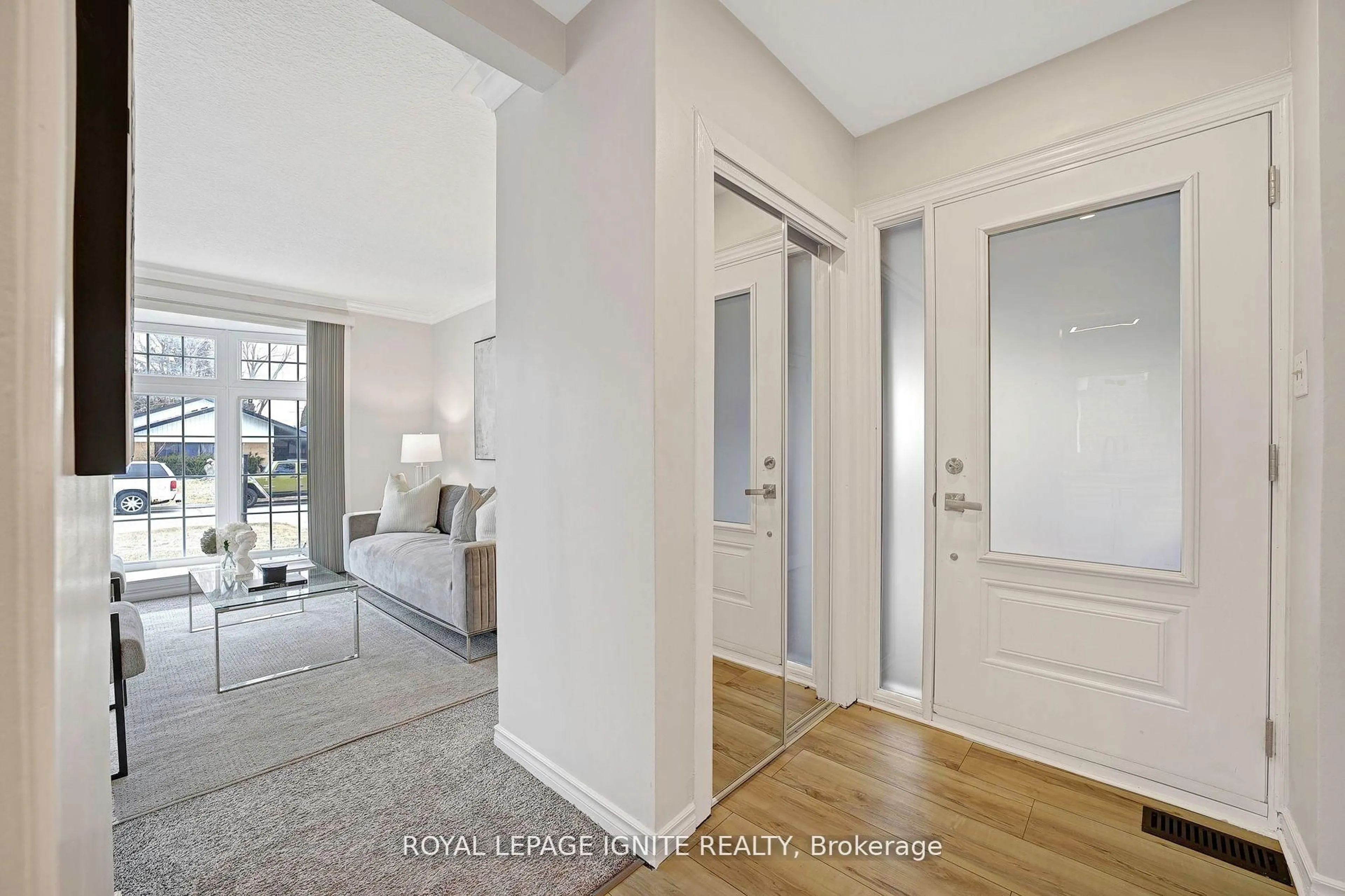 Indoor entryway for 47 Deerfield Rd, Toronto Ontario M1K 4X2