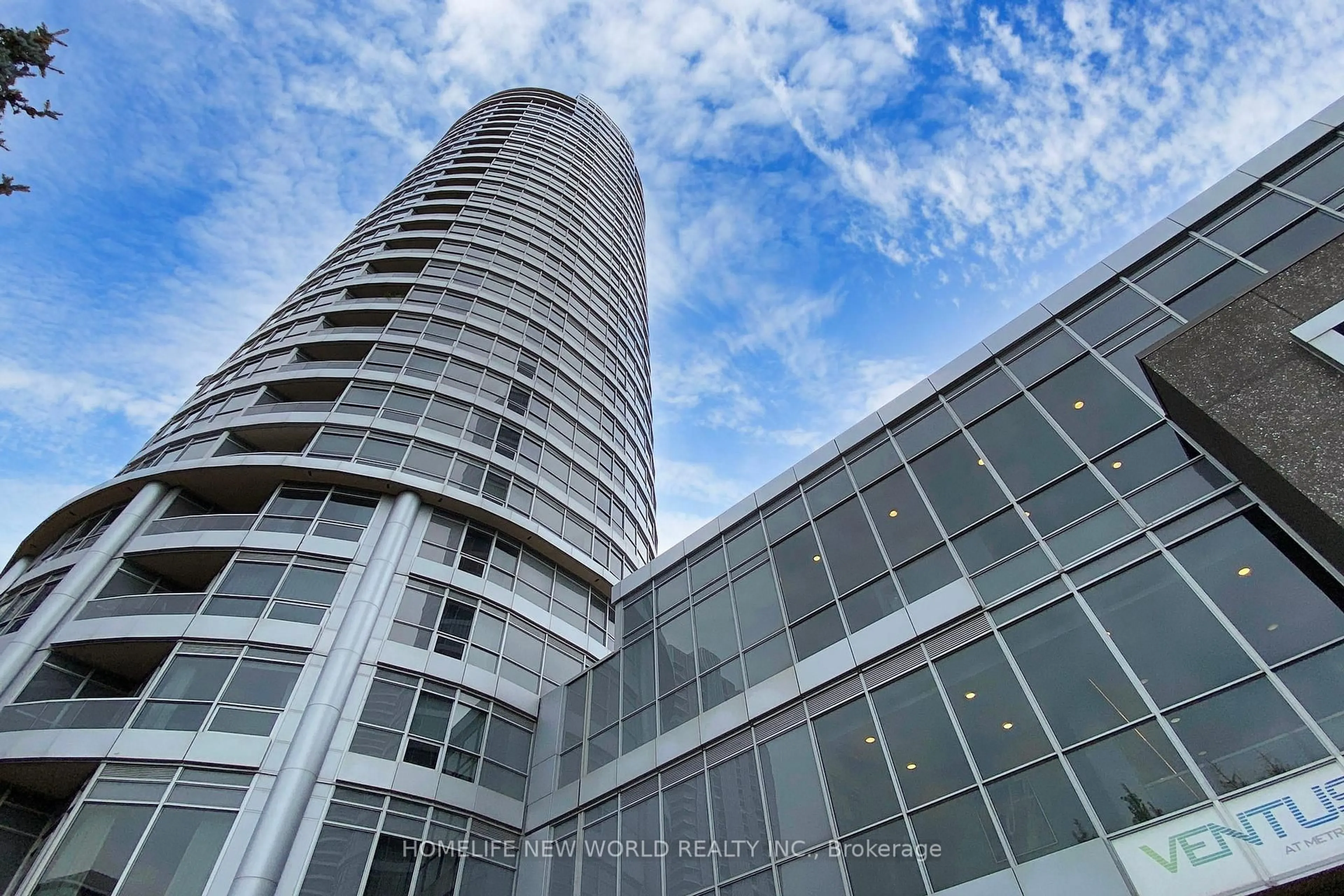 Indoor foyer for 151 Village Green Sq #501, Toronto Ontario M1S 0K5