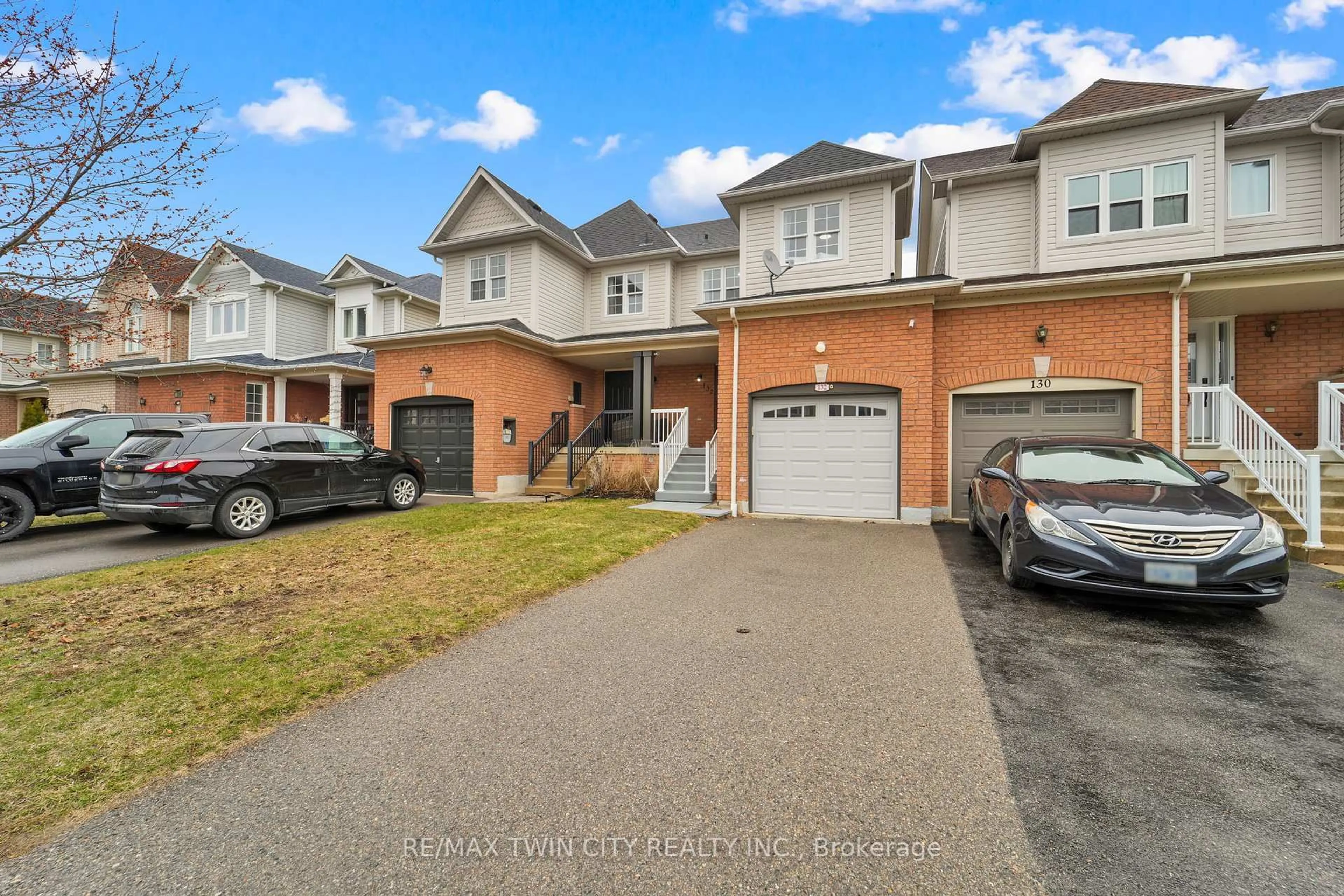 A pic from outside/outdoor area/front of a property/back of a property/a pic from drone, street for 132 Kirkland Pl, Whitby Ontario L1P 1W8