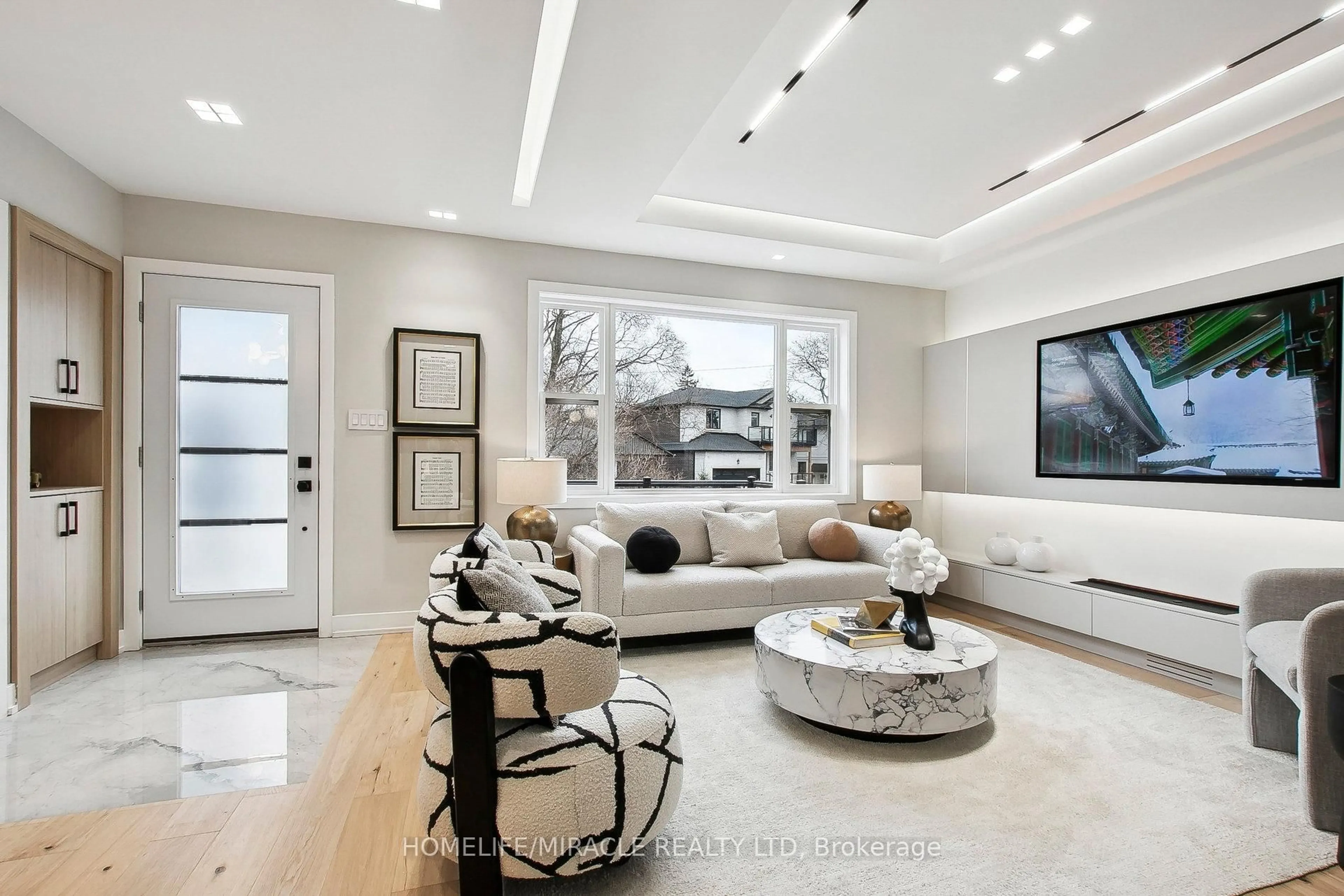 Living room with furniture, unknown for 88 Inniswood Dr, Toronto Ontario M1R 1E7