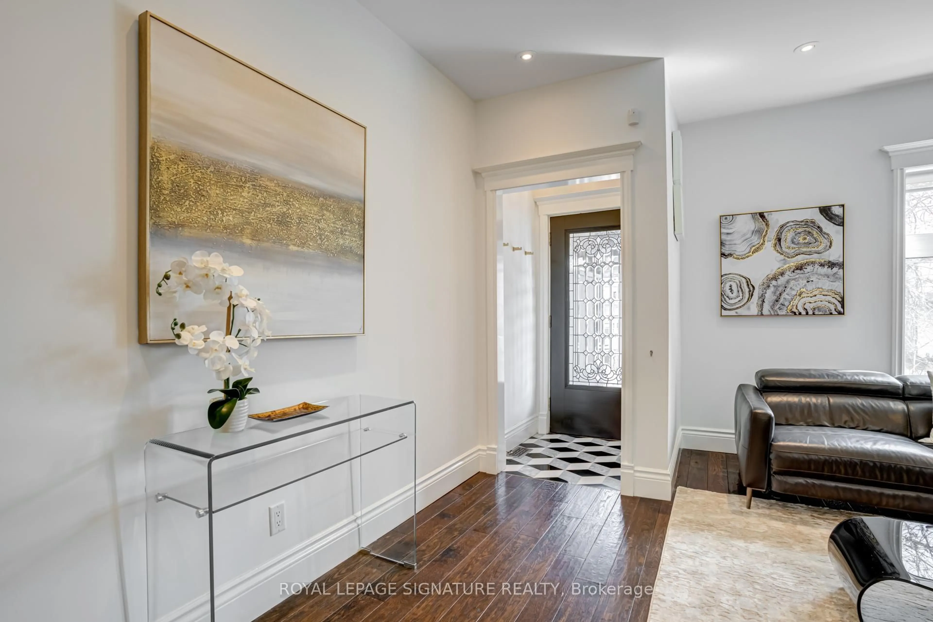 Indoor entryway for 460 Pape Ave, Toronto Ontario M4K 3P7