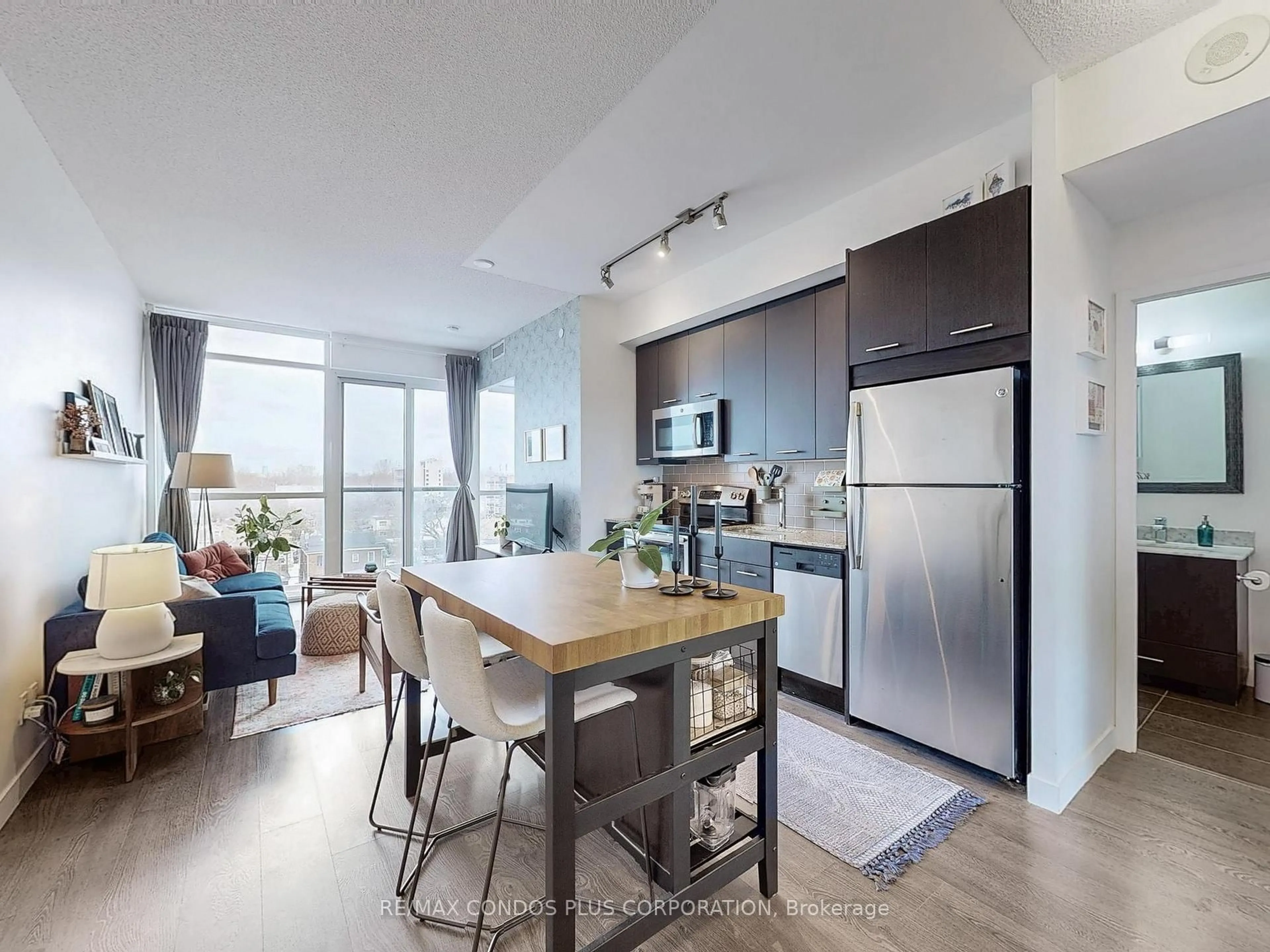 Open concept kitchen, wood/laminate floor for 2055 Danforth Ave #605, Toronto Ontario M4C 1J8