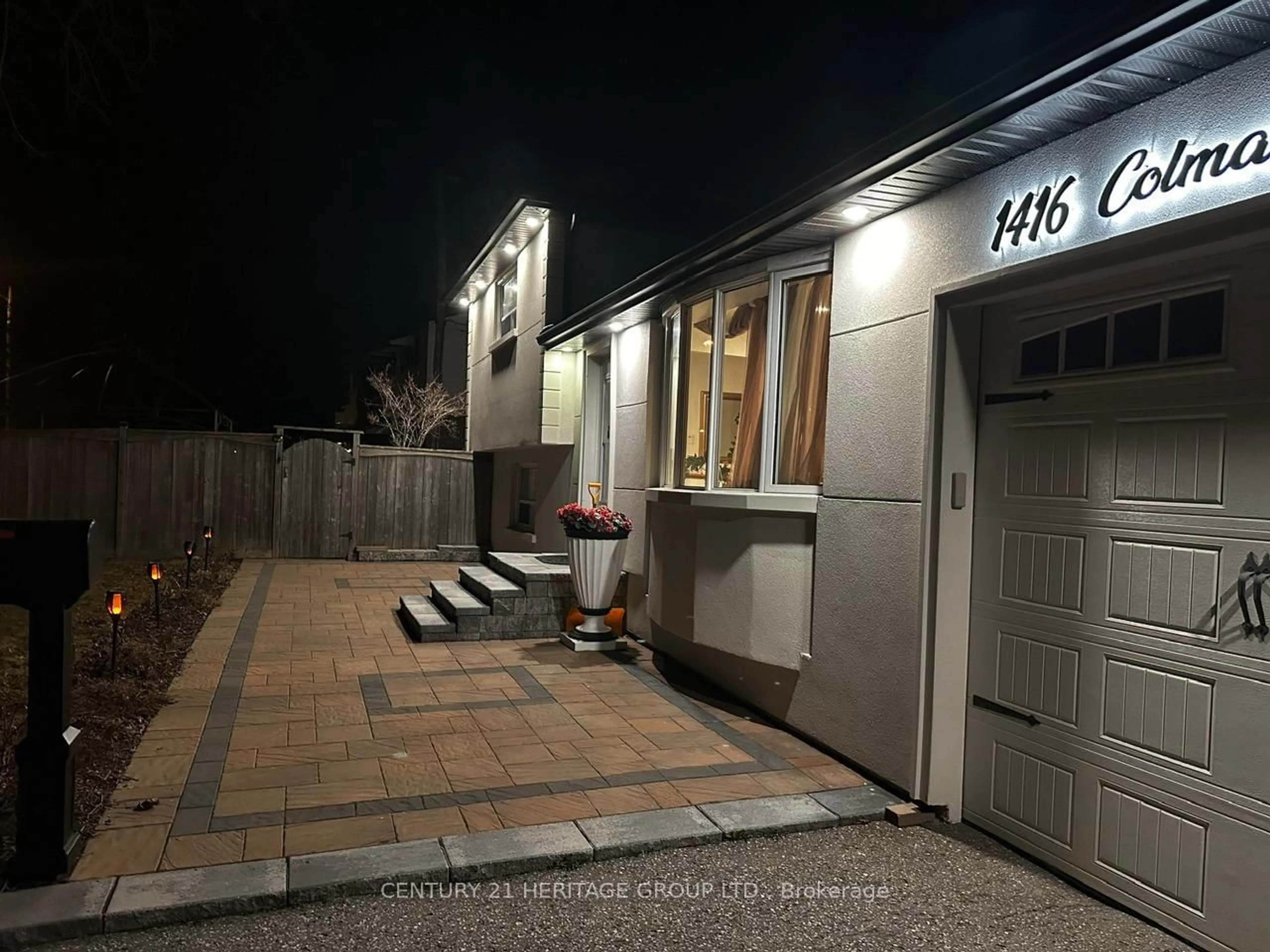 A pic from outside/outdoor area/front of a property/back of a property/a pic from drone, street for 1416 Colmar Ave, Pickering Ontario L1W 1C5