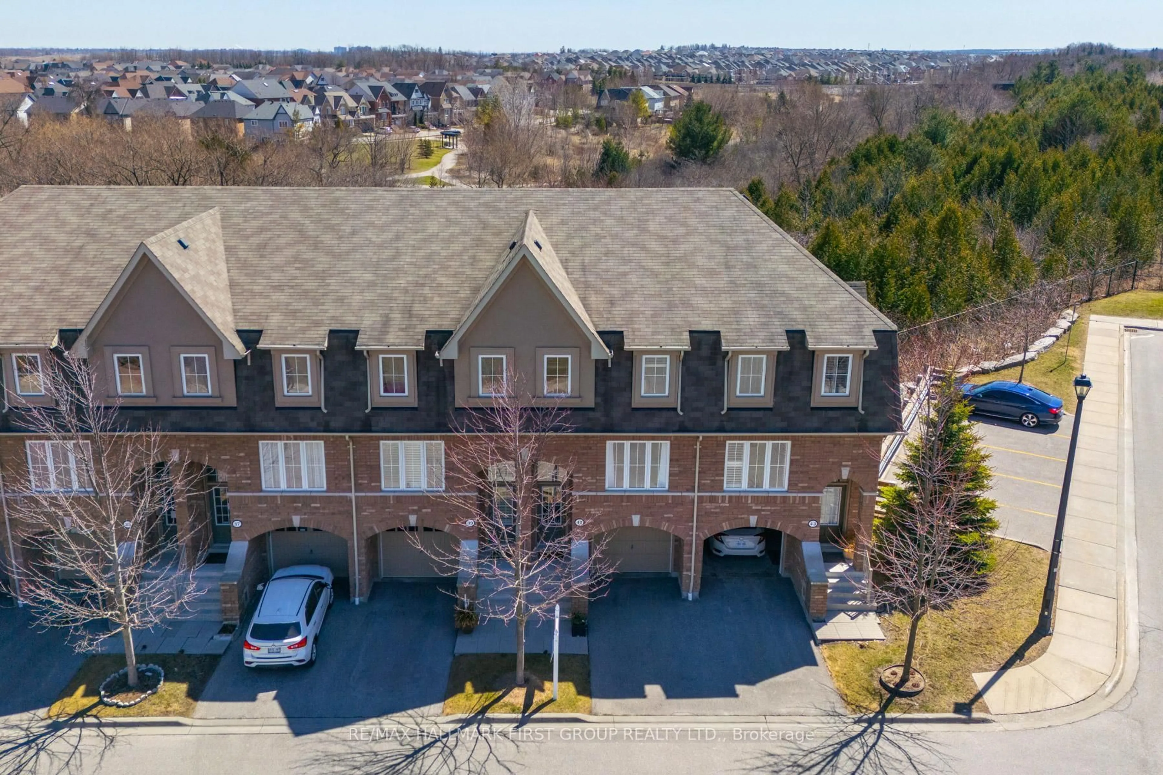 A pic from outside/outdoor area/front of a property/back of a property/a pic from drone, unknown for 41 Reevesmere Lane, Ajax Ontario L1Z 0C3