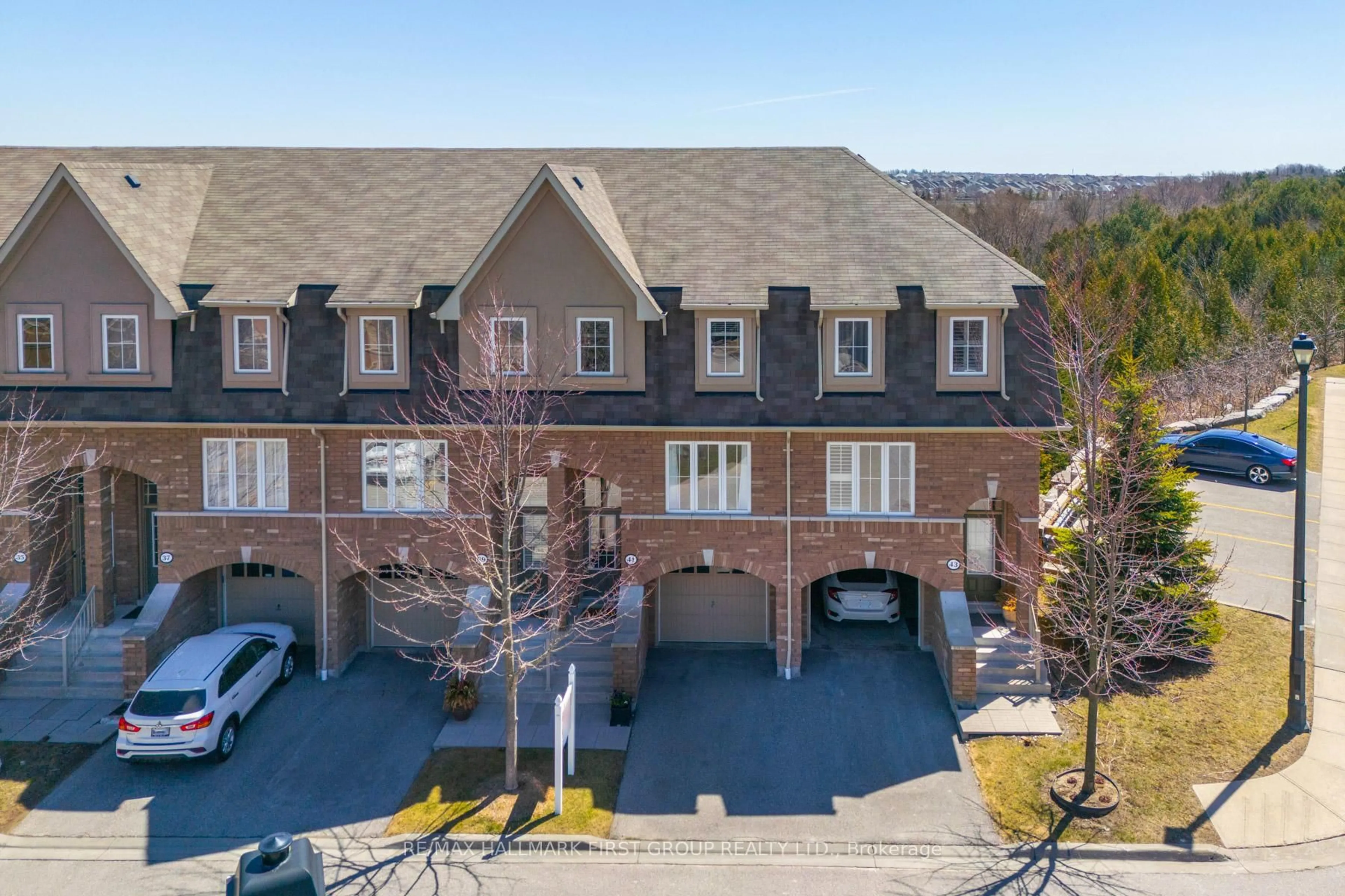 A pic from outside/outdoor area/front of a property/back of a property/a pic from drone, street for 41 Reevesmere Lane, Ajax Ontario L1Z 0C3