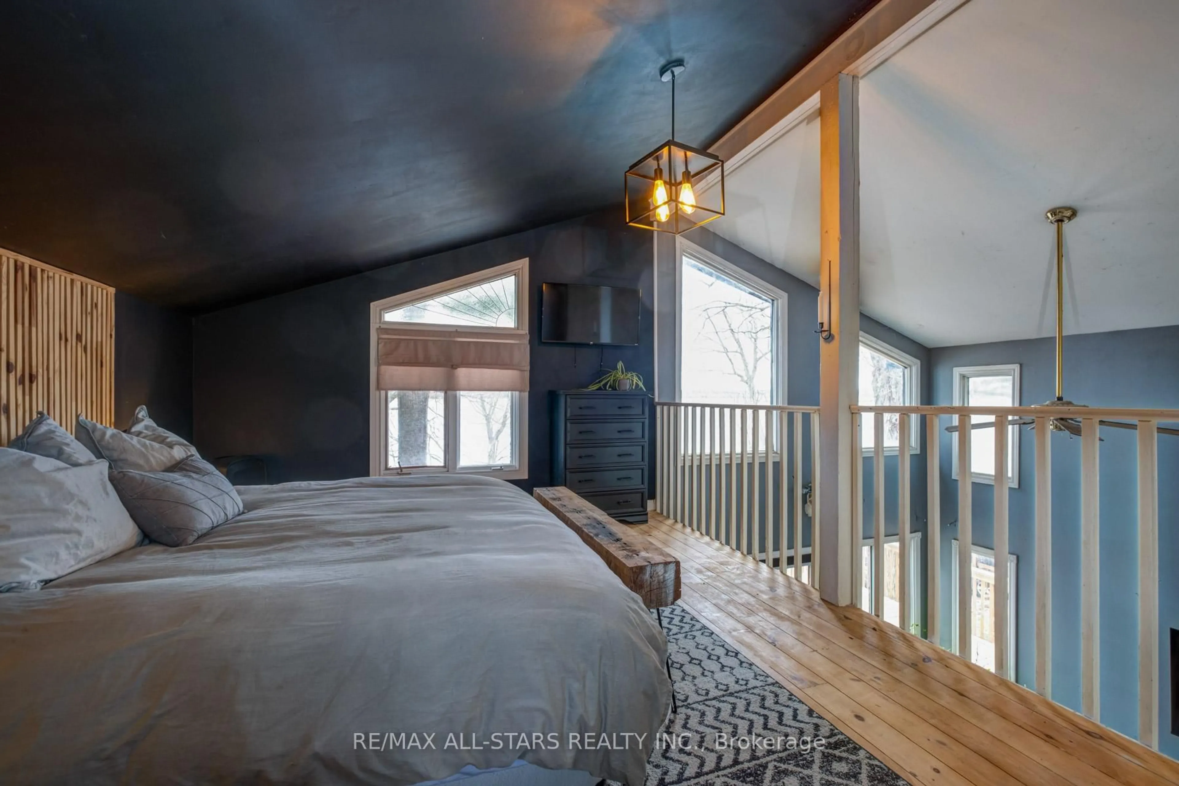 Bedroom with bed, unknown for 126 Pine Point Lane, Scugog Ontario L9L 1B4