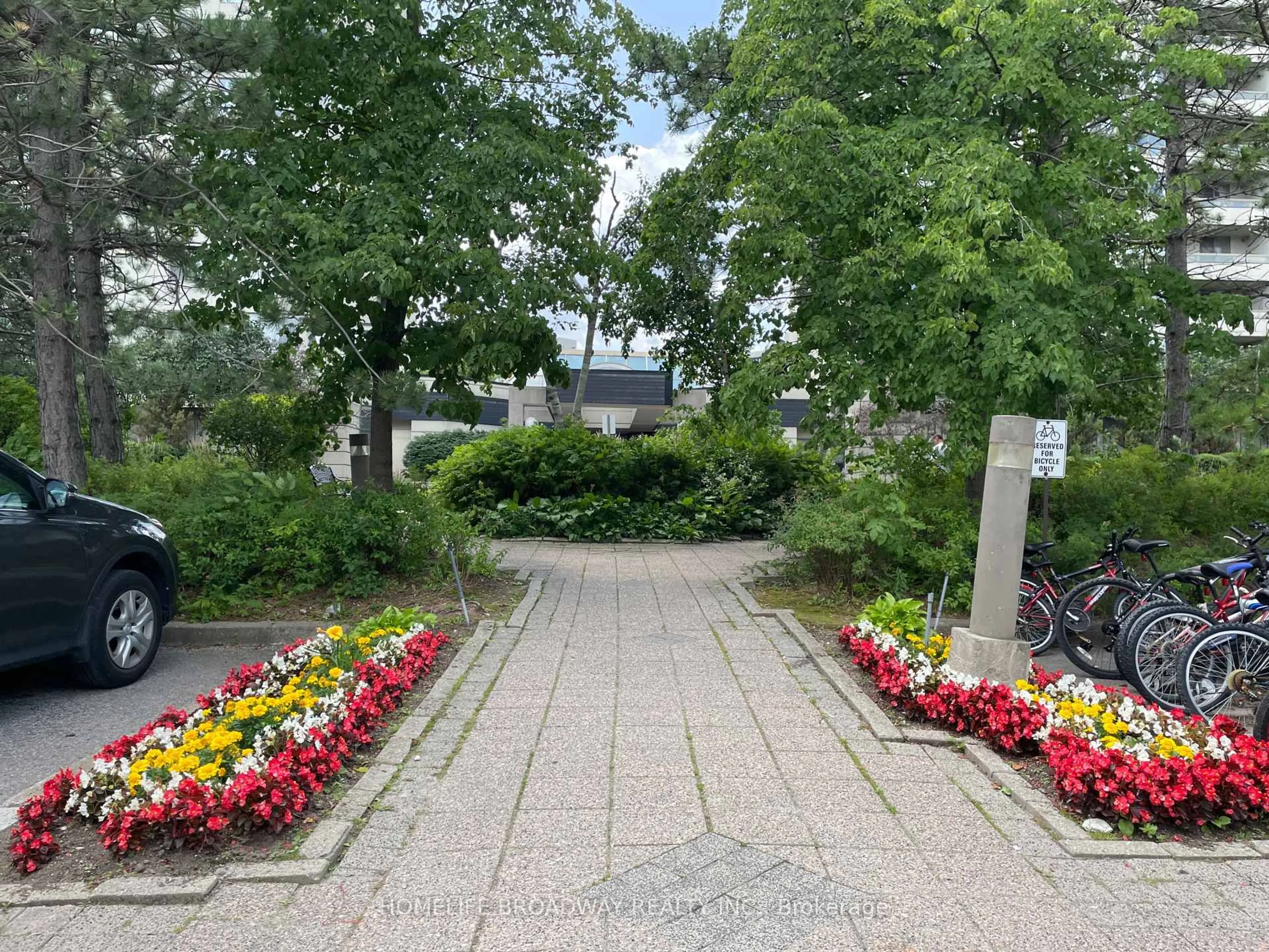 Patio, street for 150 Alton Towers Circ #1714, Toronto Ontario M1V 4X7