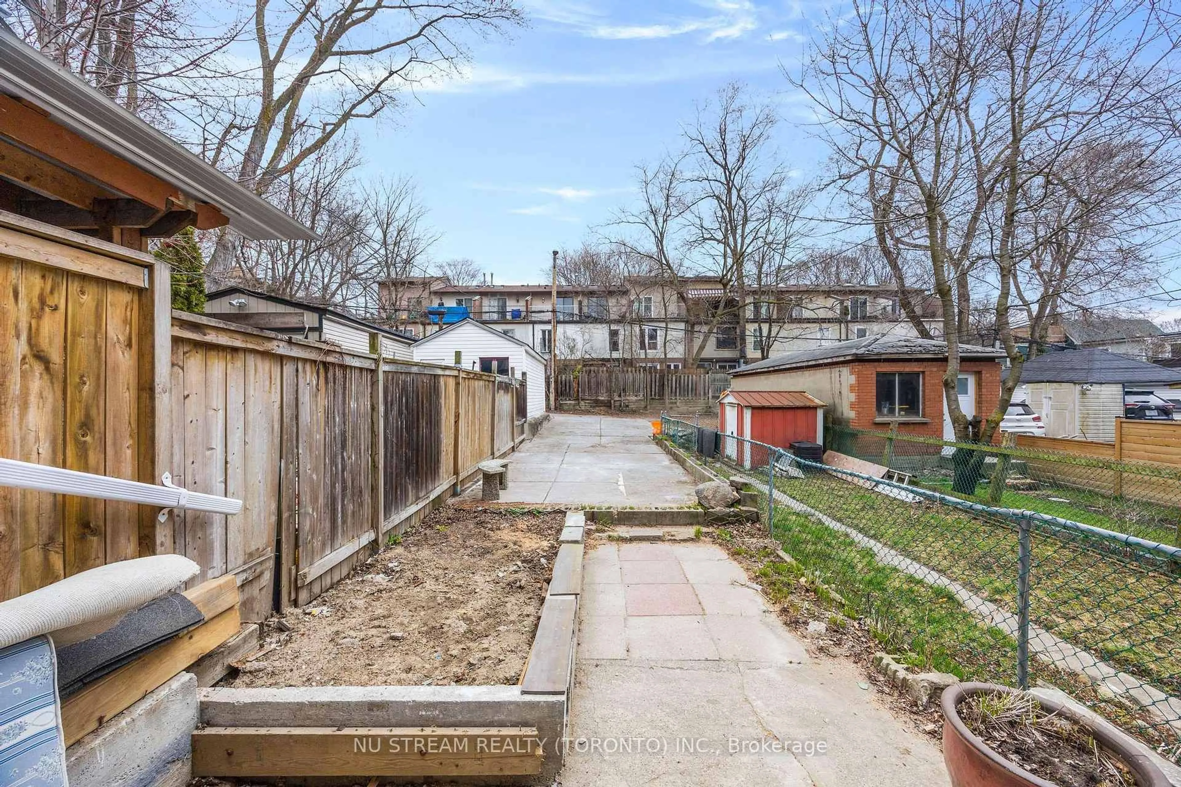 Patio, street for 393 Jones Ave, Toronto Ontario M4J 3G5