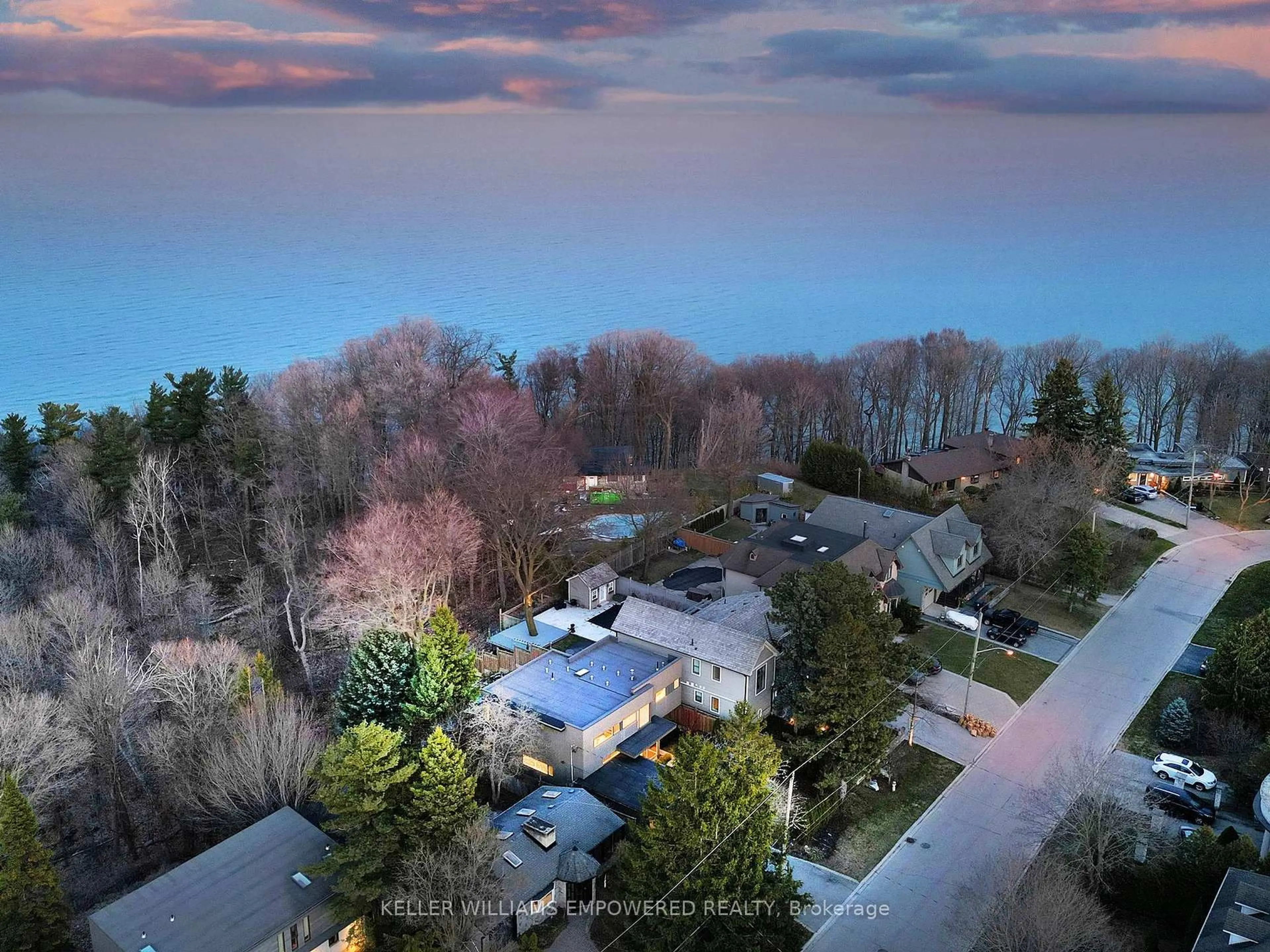A pic from outside/outdoor area/front of a property/back of a property/a pic from drone, unknown for 9 Fenwood Hts, Toronto Ontario M1M 2V6