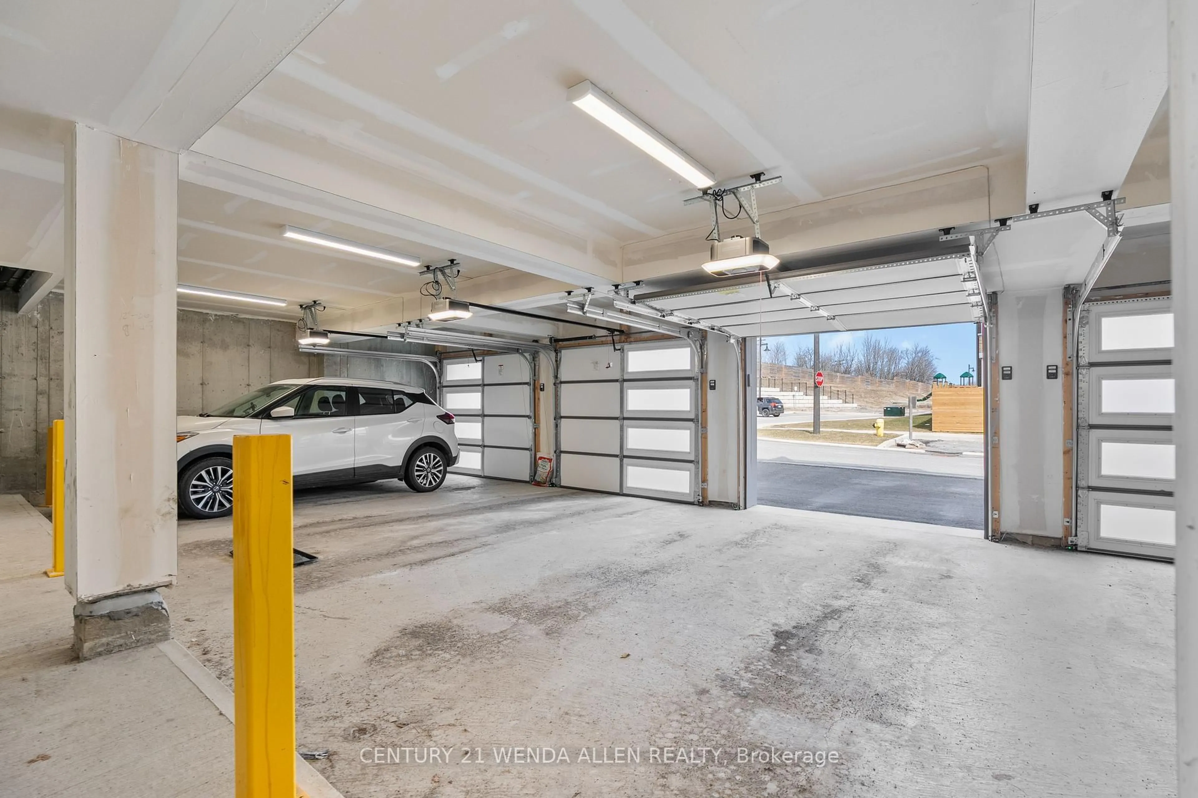 Indoor garage for 38D Lookout Dr, Clarington Ontario L1C 7G2