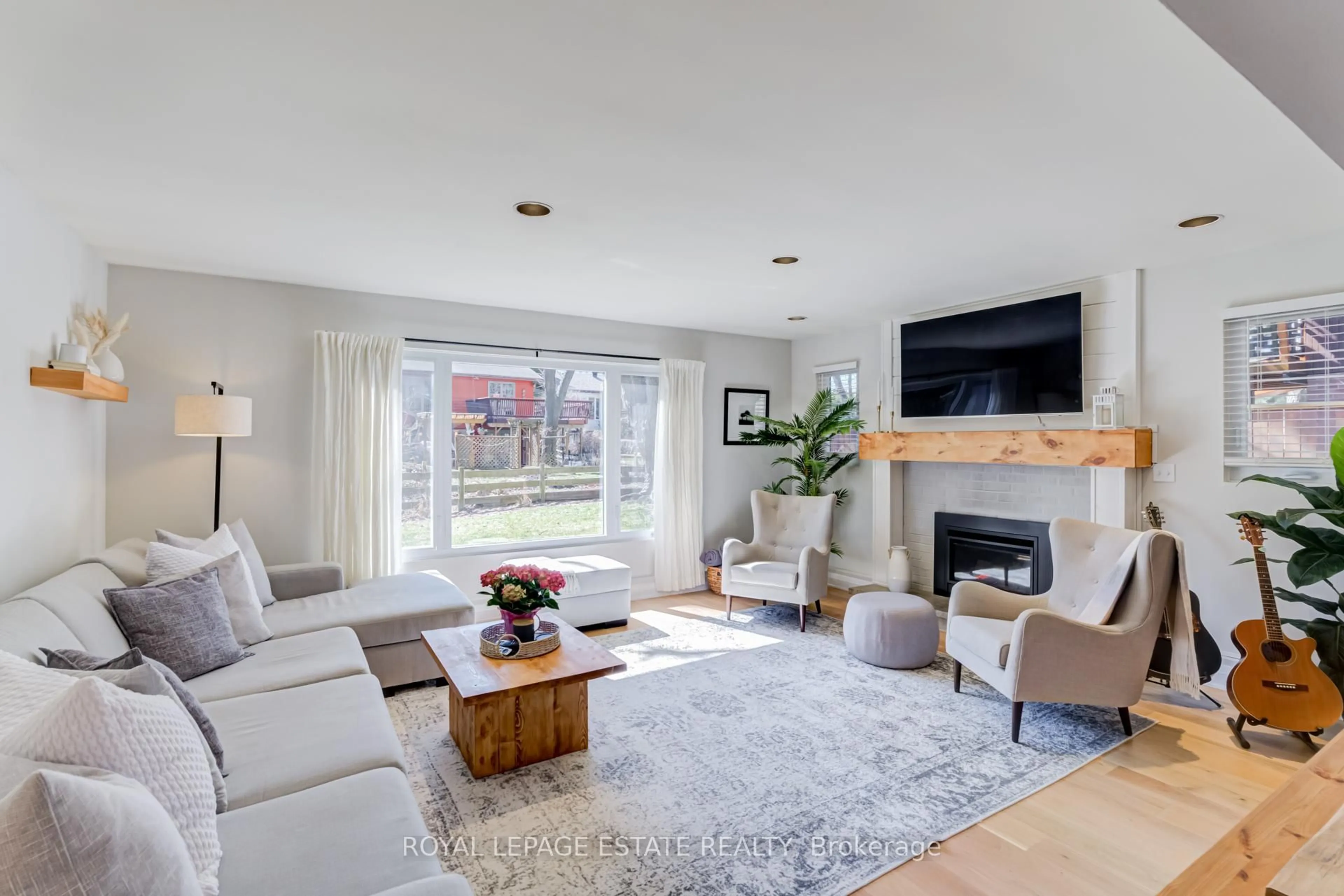 Living room with furniture, unknown for 7 Amboy Rd, Toronto Ontario M1G 3H9