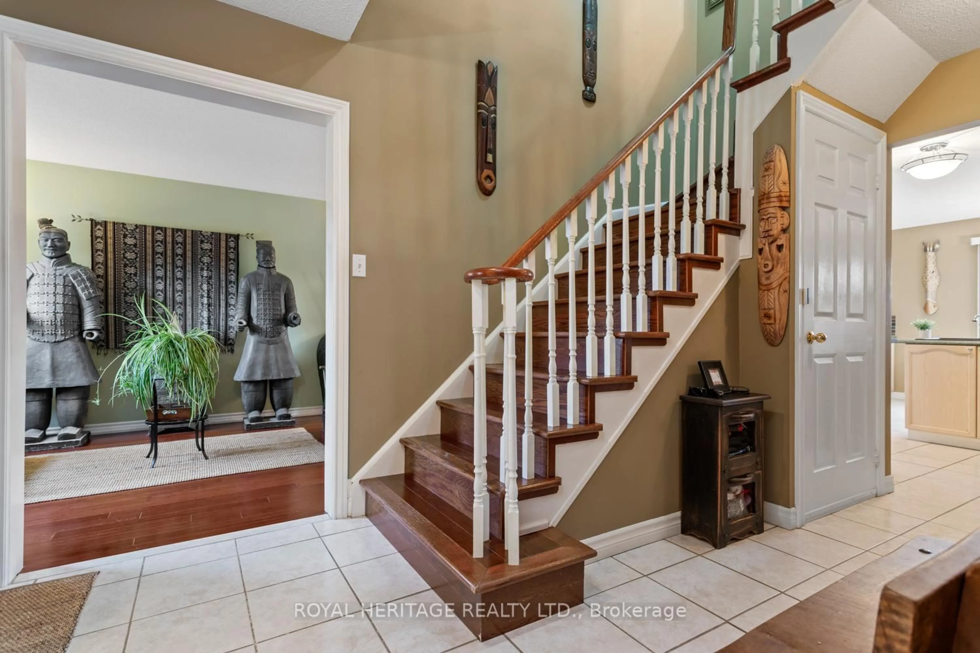 Indoor entryway for 63 Prentice Dr, Whitby Ontario L1N 9J8