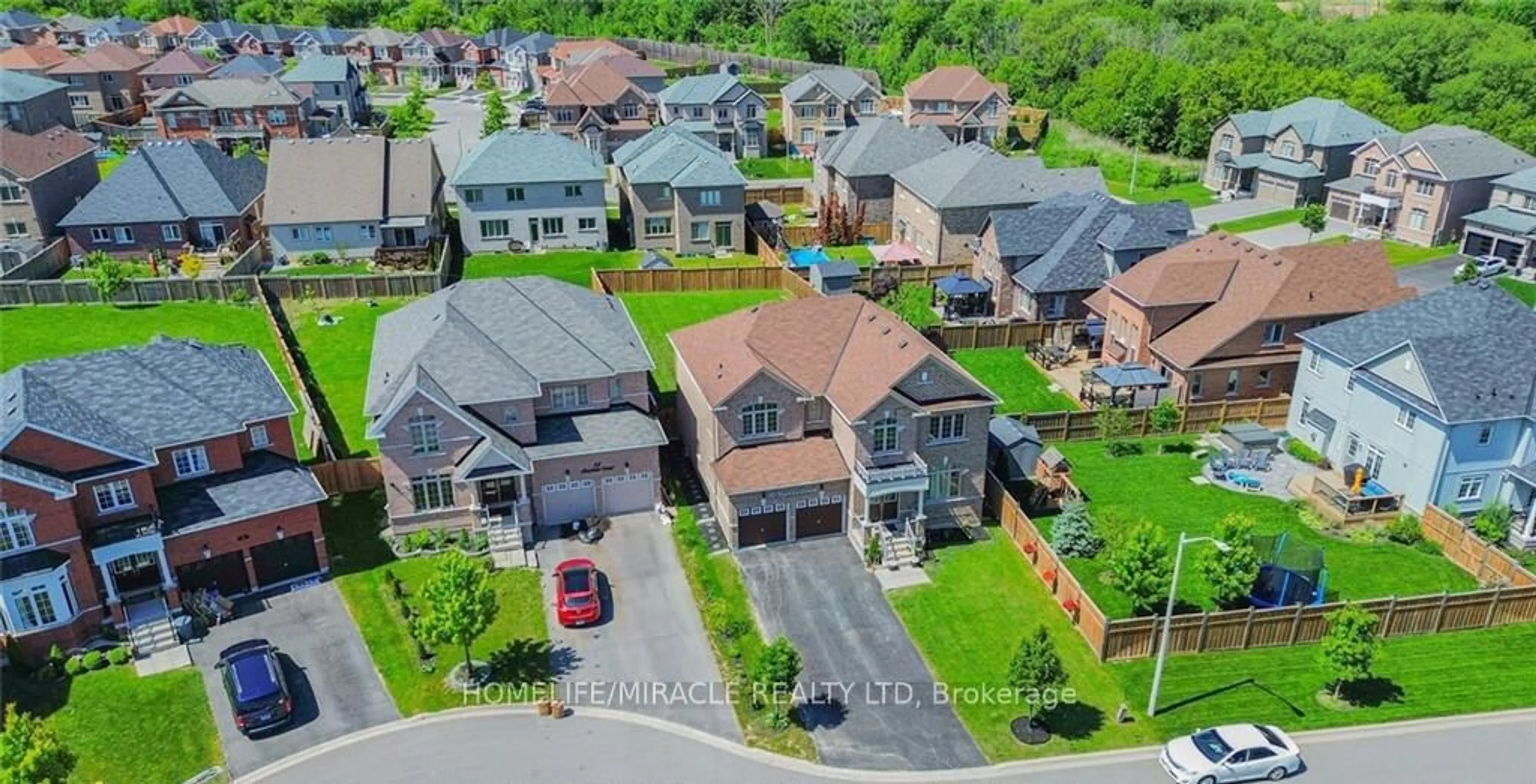 A pic from outside/outdoor area/front of a property/back of a property/a pic from drone, street for 10 Buckles Crt, Clarington Ontario L1B 0L1