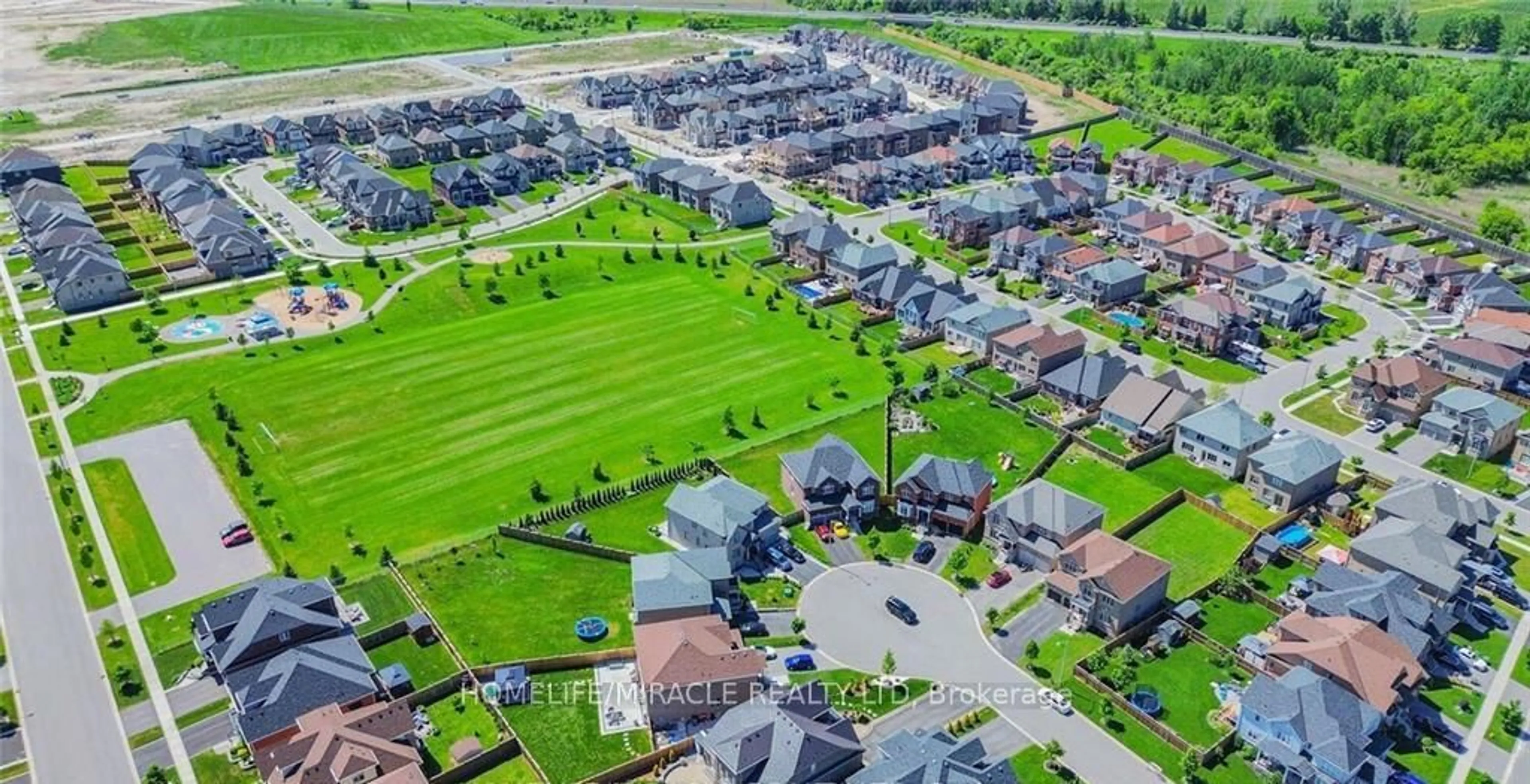 A pic from outside/outdoor area/front of a property/back of a property/a pic from drone, street for 10 Buckles Crt, Clarington Ontario L1B 0L1