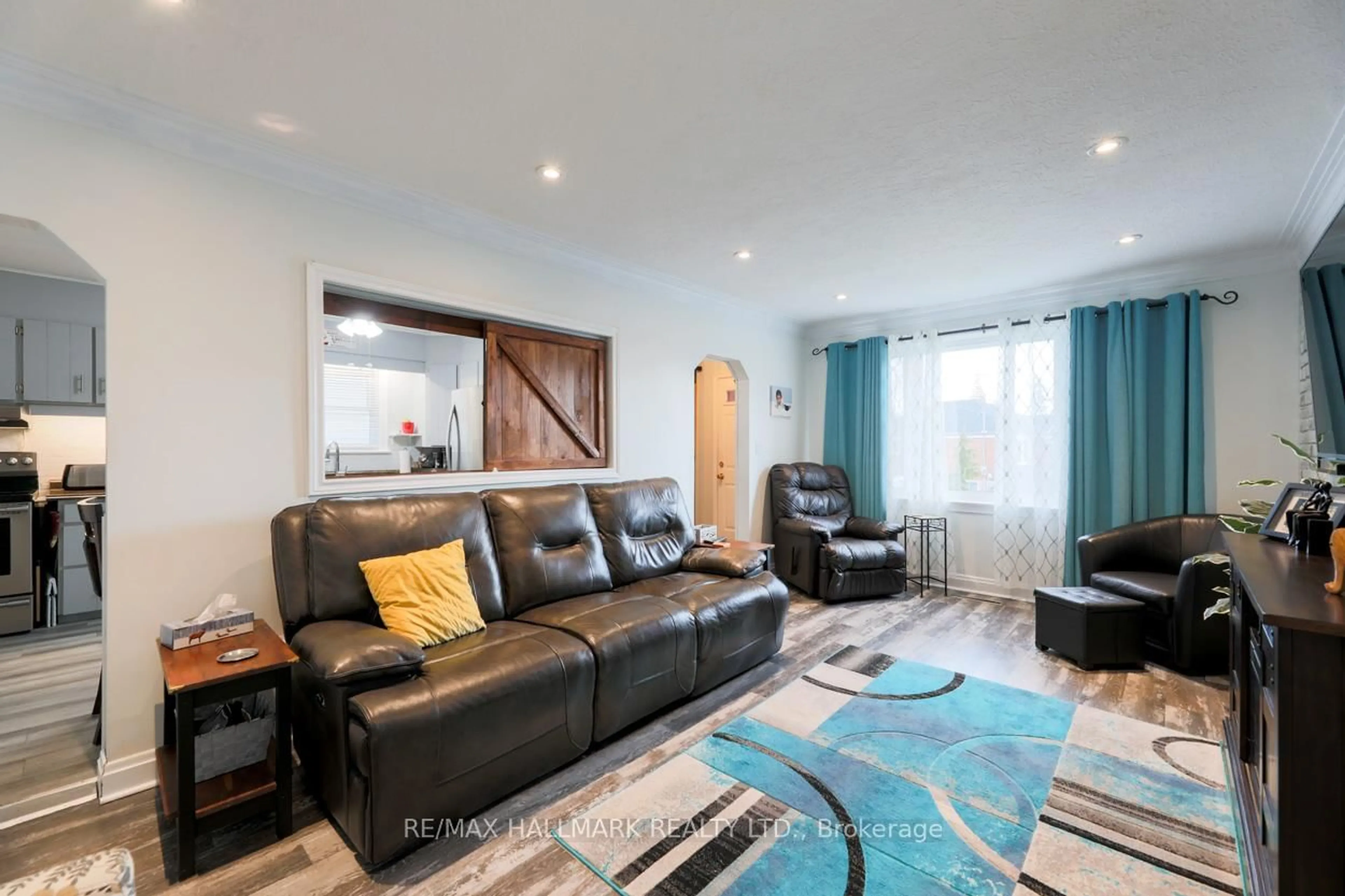 Living room with furniture, unknown for 8 Vanbrugh Ave, Toronto Ontario M1N 3S7