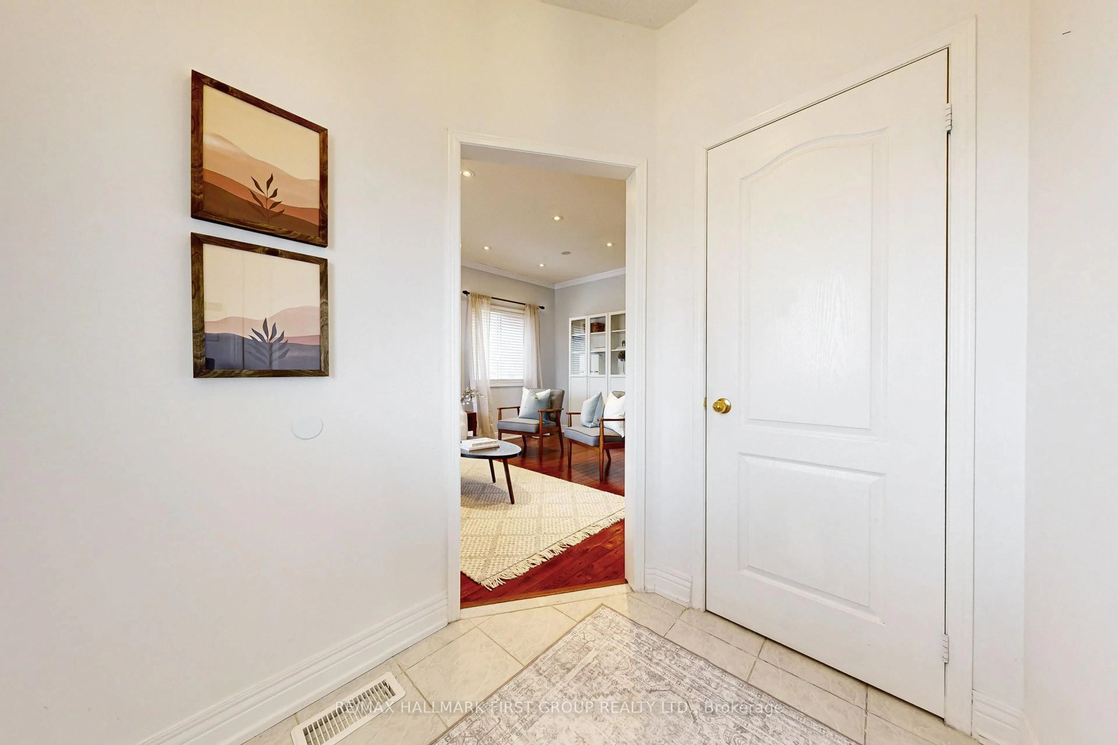 Indoor entryway for 692 Shoal Point Rd, Ajax Ontario L1S 7P2
