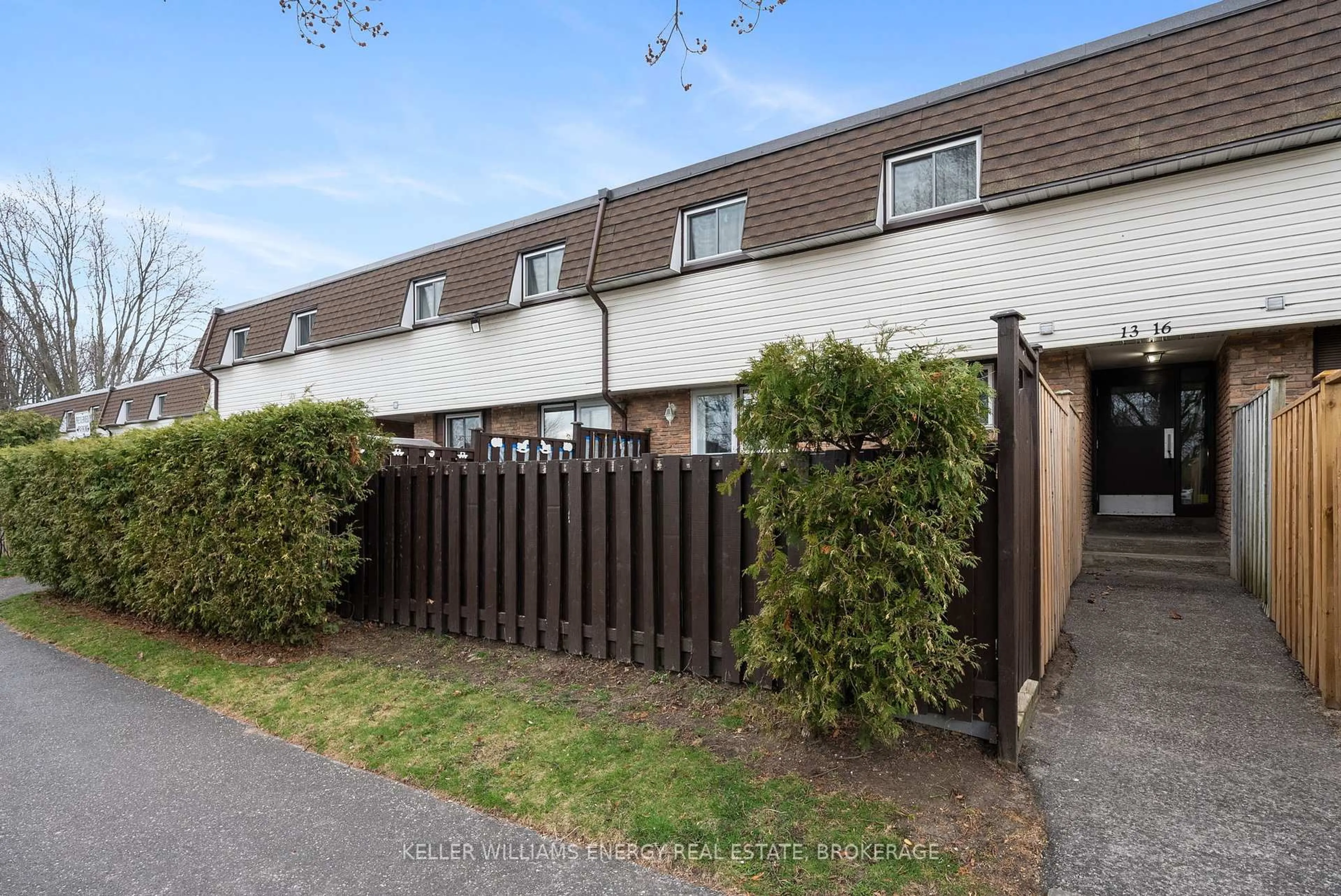 A pic from outside/outdoor area/front of a property/back of a property/a pic from drone, street for 1300 Oxford St #13, Oshawa Ontario L1J 6C5