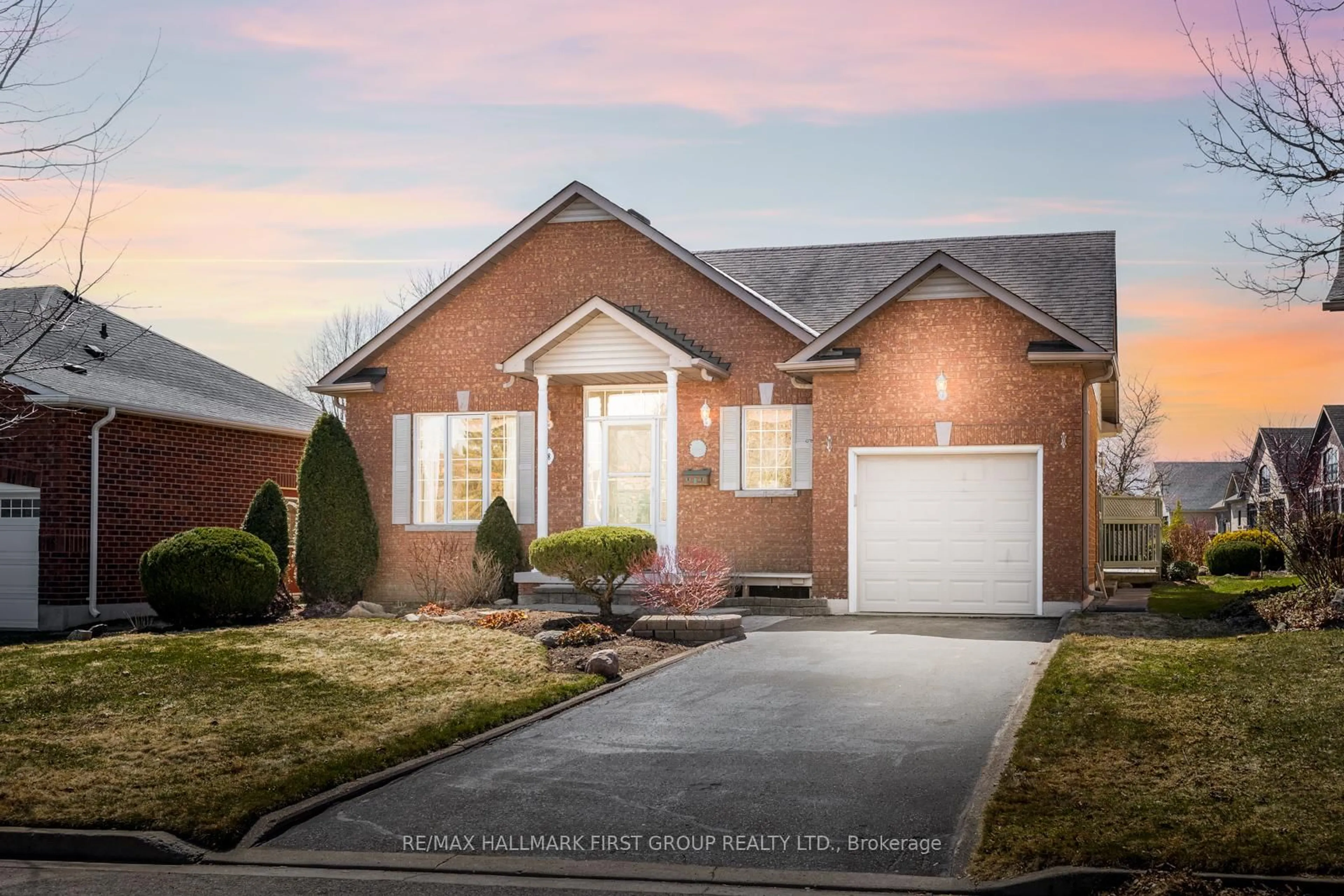 Home with brick exterior material, street for 8 South Garden Crt, Scugog Ontario L9L 1R9