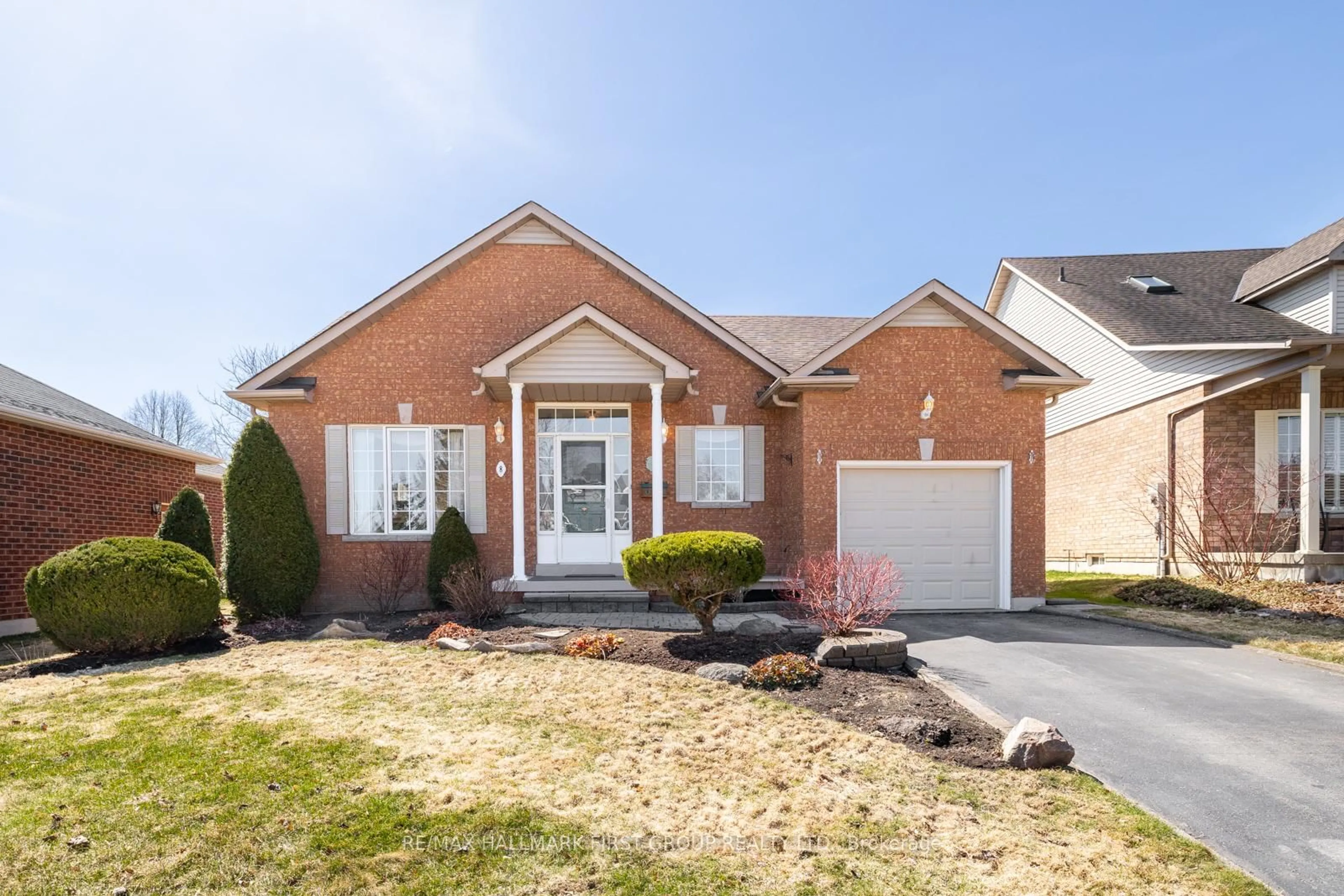 Home with brick exterior material, street for 8 South Garden Crt, Scugog Ontario L9L 1R9