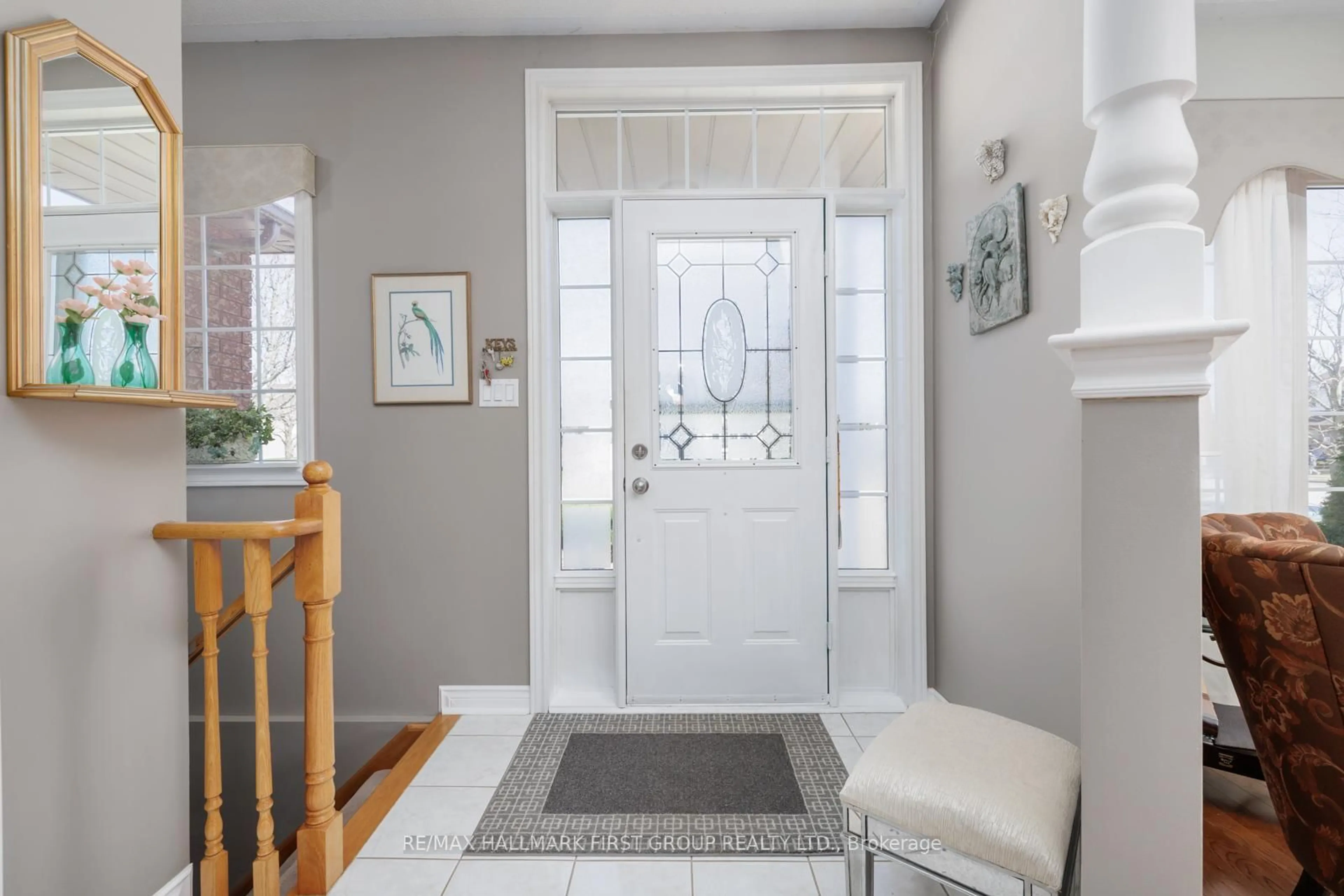 Indoor entryway for 8 South Garden Crt, Scugog Ontario L9L 1R9