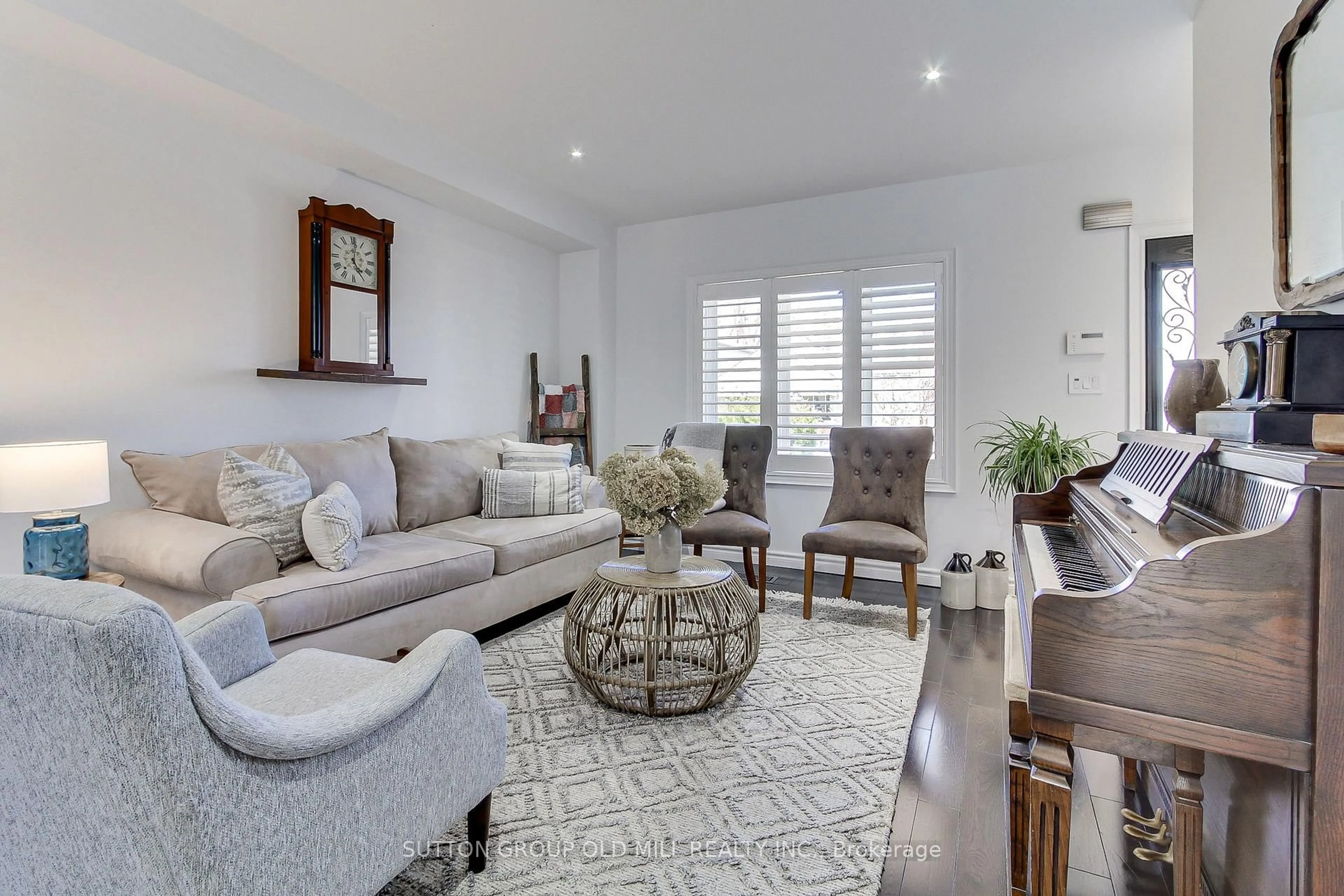 Living room with furniture, unknown for 25 Savoy Ave, Toronto Ontario M4C 2X4