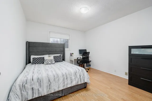 Additional property image - 77 Warwick Castle Crt
