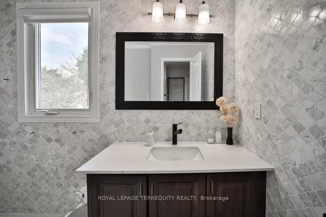 Additional property image - 77 Warwick Castle Crt
