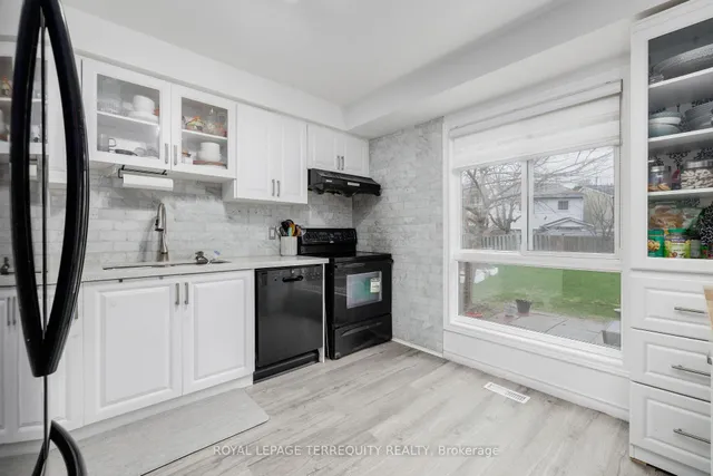 Additional property image - 77 Warwick Castle Crt