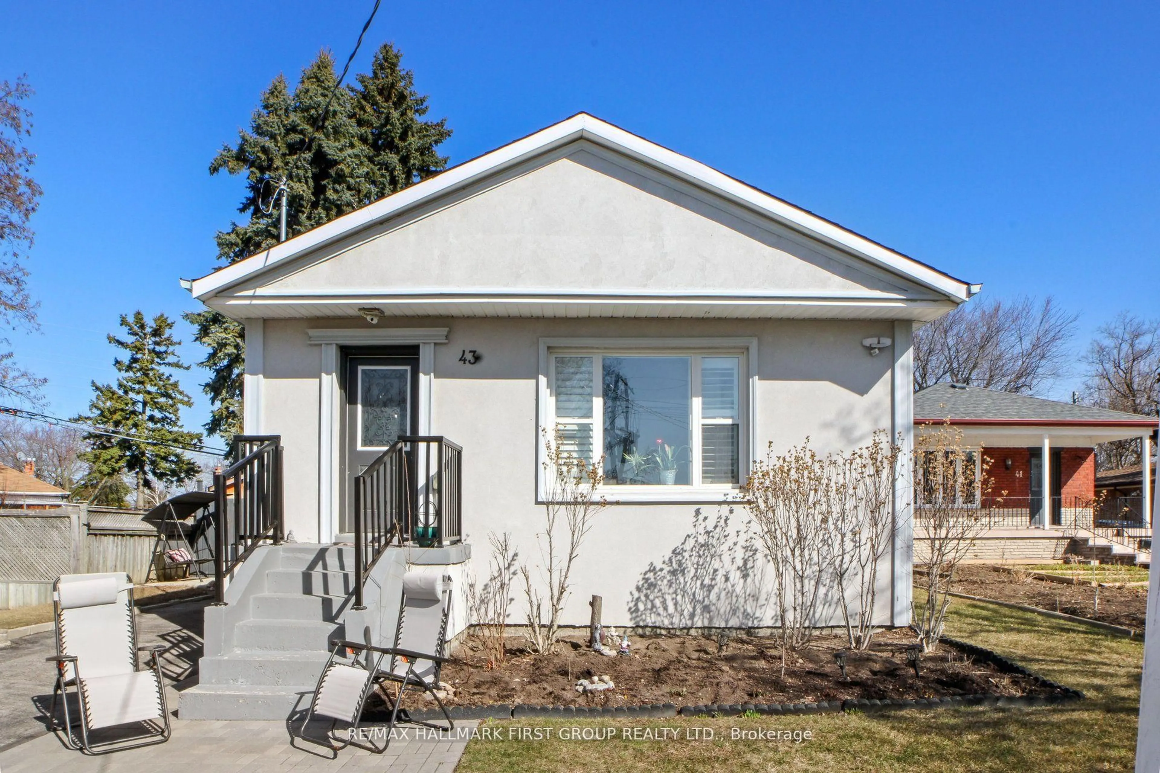 Home with vinyl exterior material, street for 43 Benlight Cres, Toronto Ontario M1H 1P4