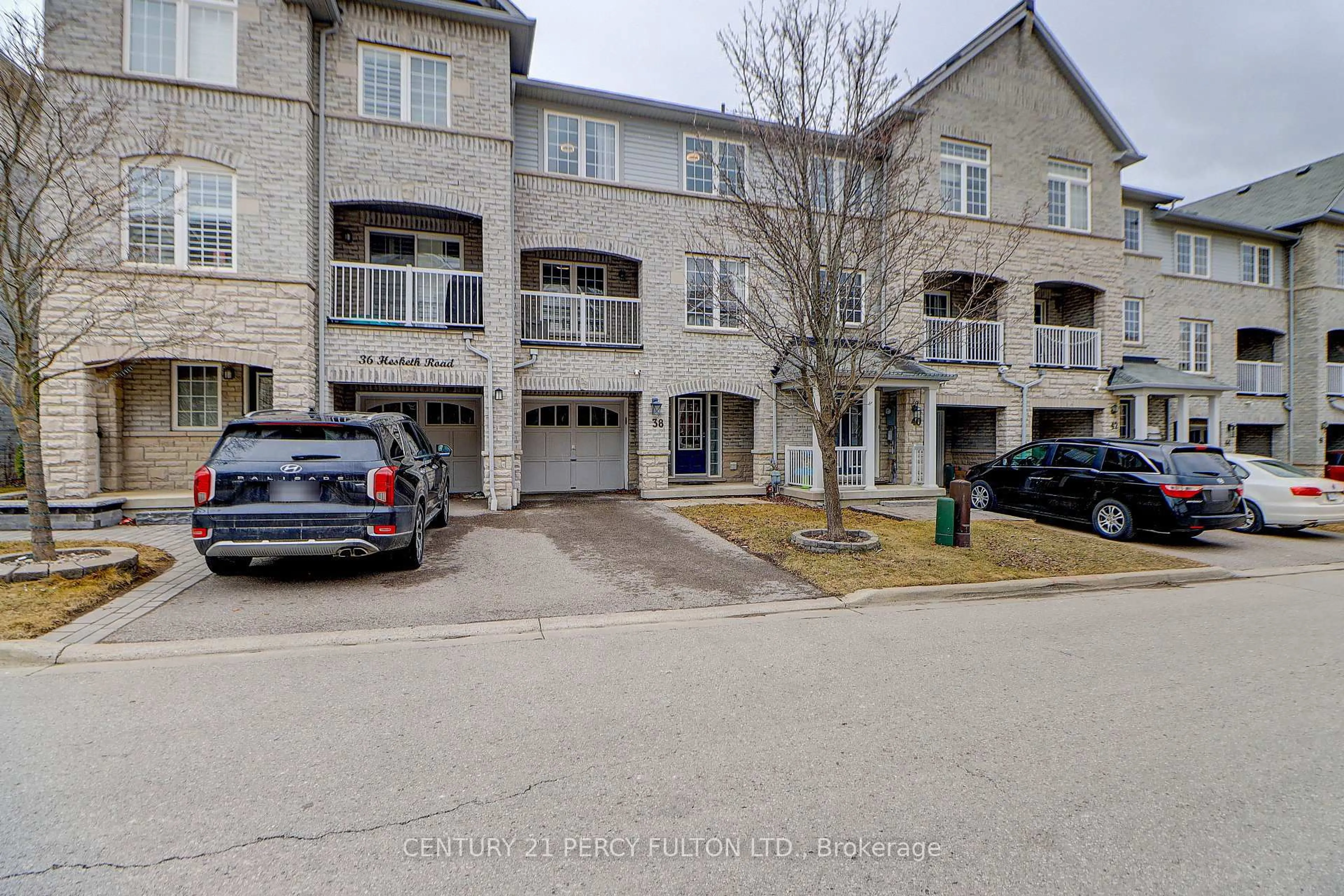 A pic from outside/outdoor area/front of a property/back of a property/a pic from drone, street for 38 Hesketh Rd, Ajax Ontario L1Z 0K8